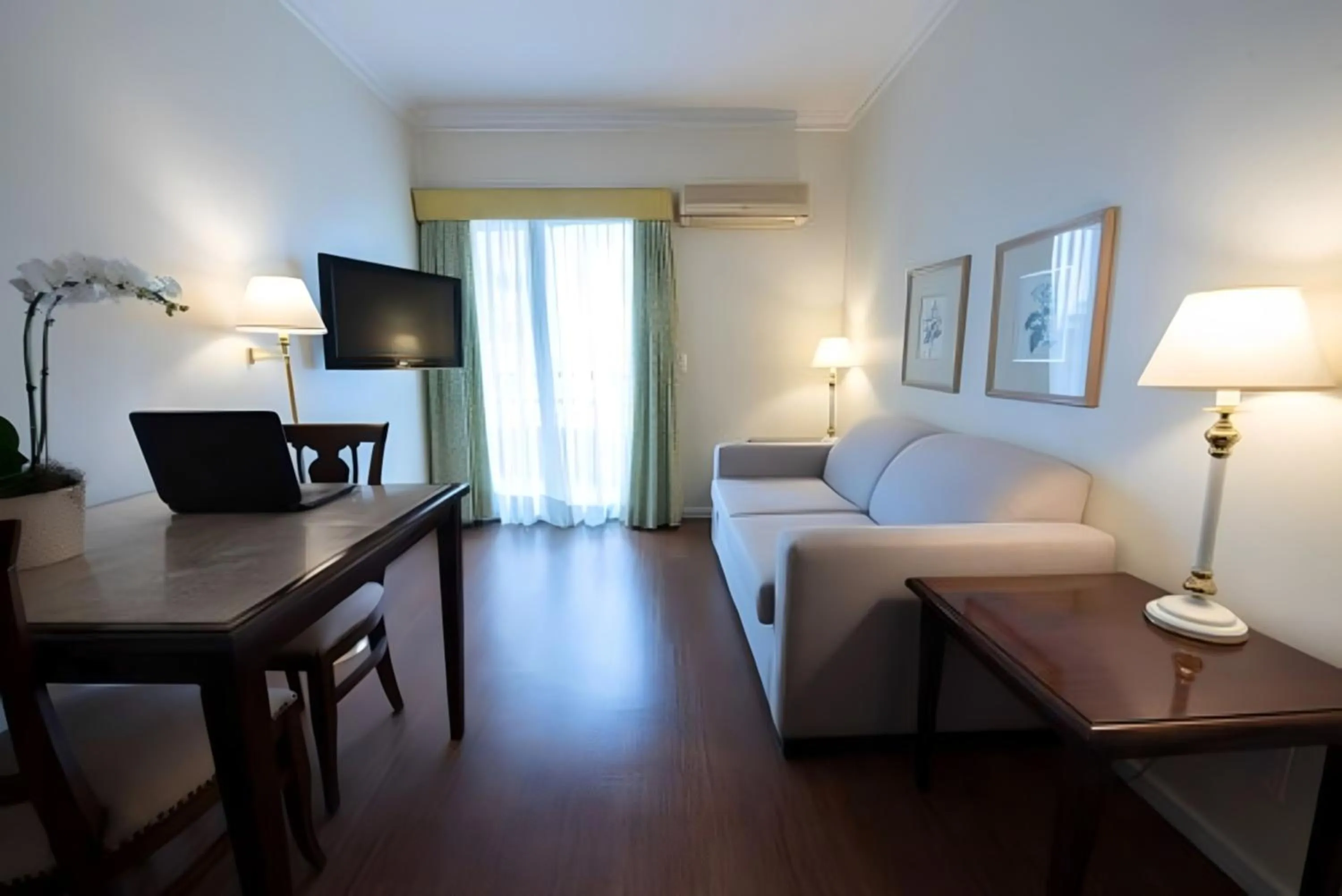 Living room, Bed in Hotel Nacional Inn Cambuí Campinas Residence