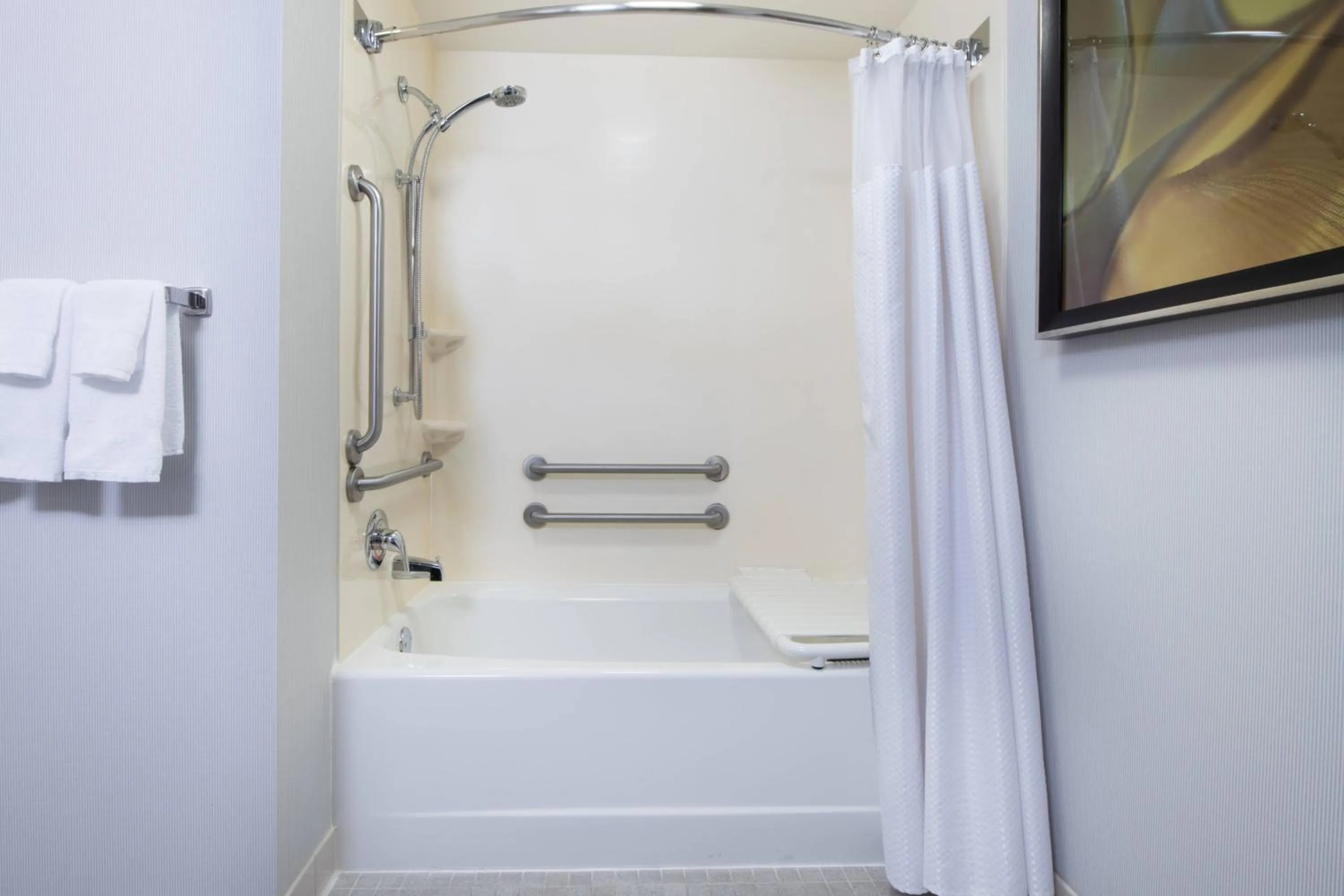 Bathroom in Courtyard by Marriott Newark Silicon Valley