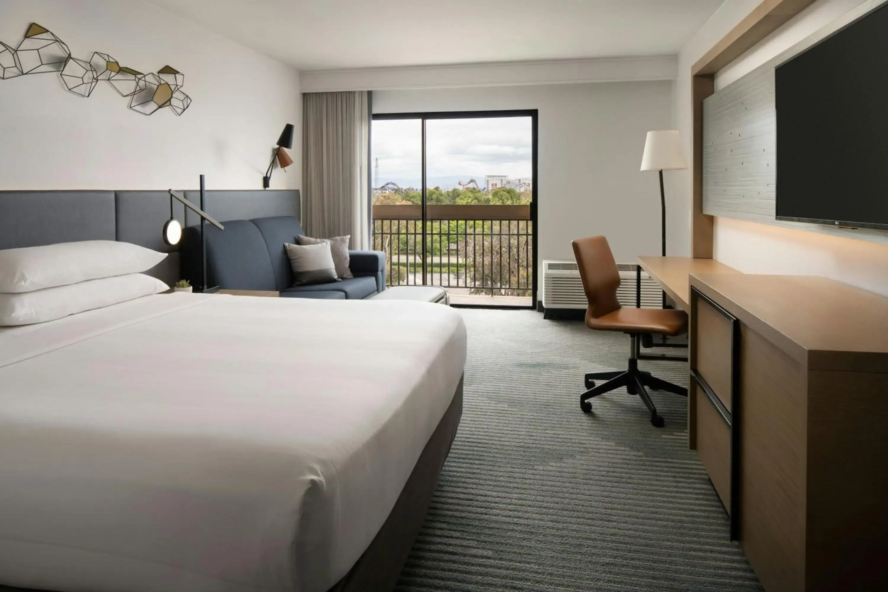 Deluxe King Room with Sofa Bed - Tower in Santa Clara Marriott Deluxe King Room with Sofa Bed - Tower in Santa Clara Marriott