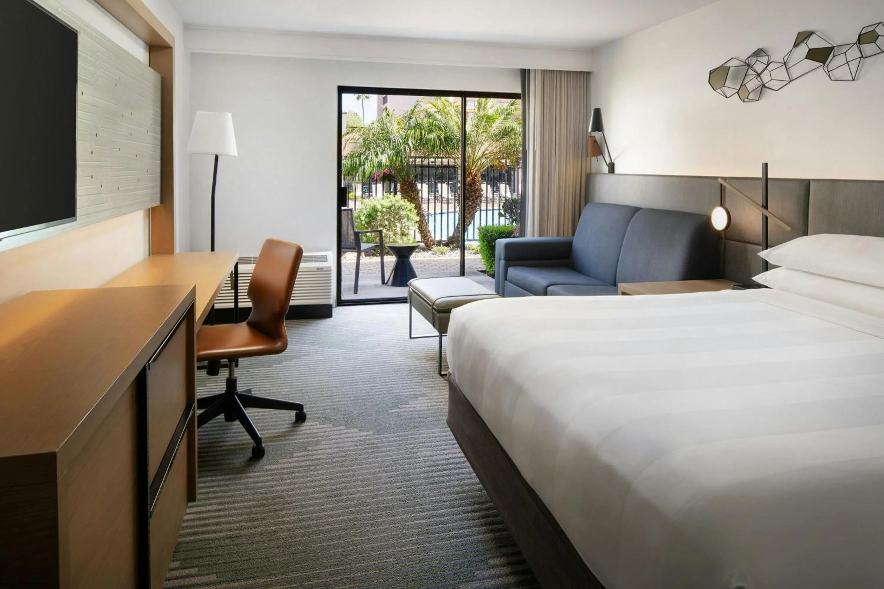 Swimming pool, Bed in Santa Clara Marriott