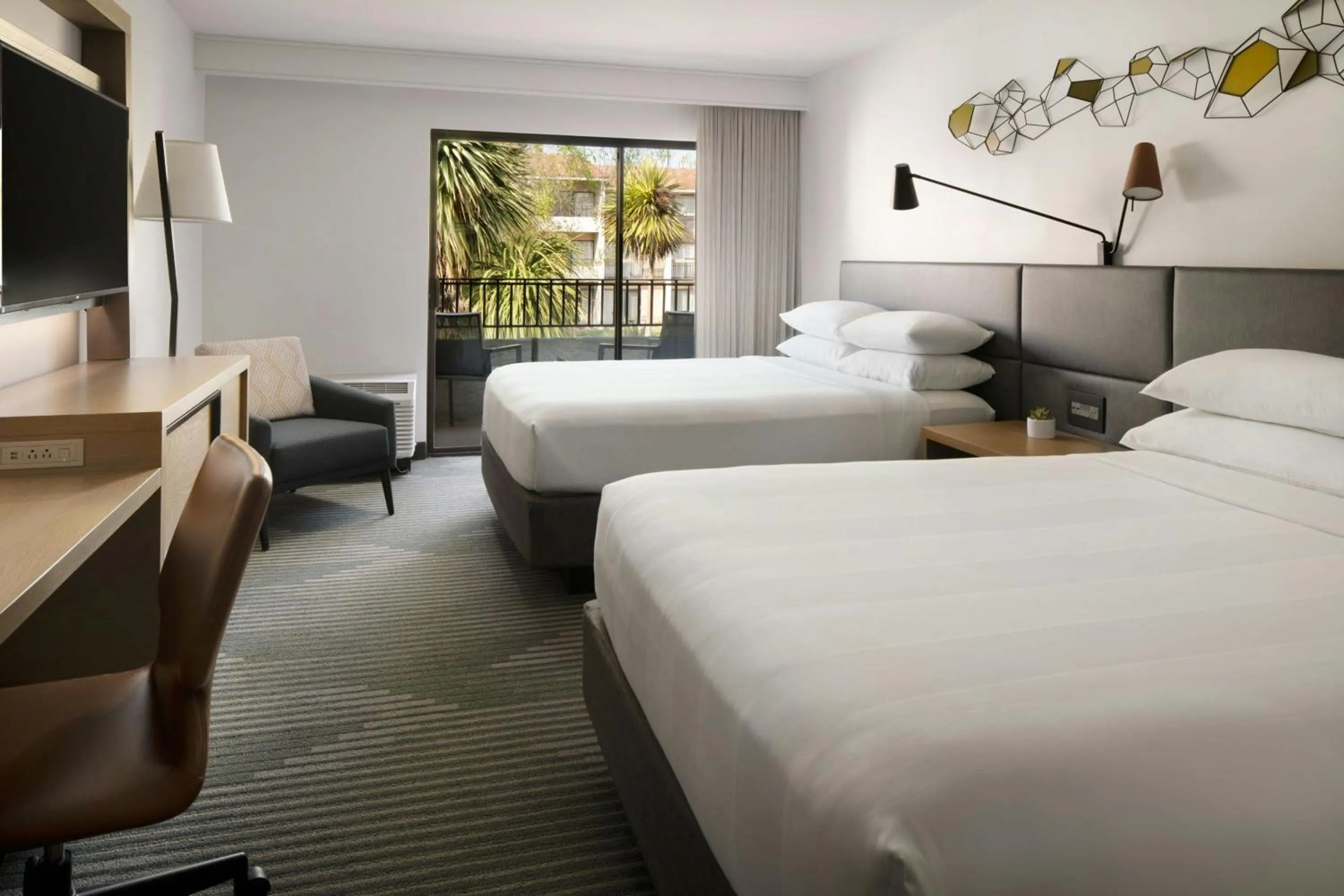 Photo of the whole room, Bed in Santa Clara Marriott