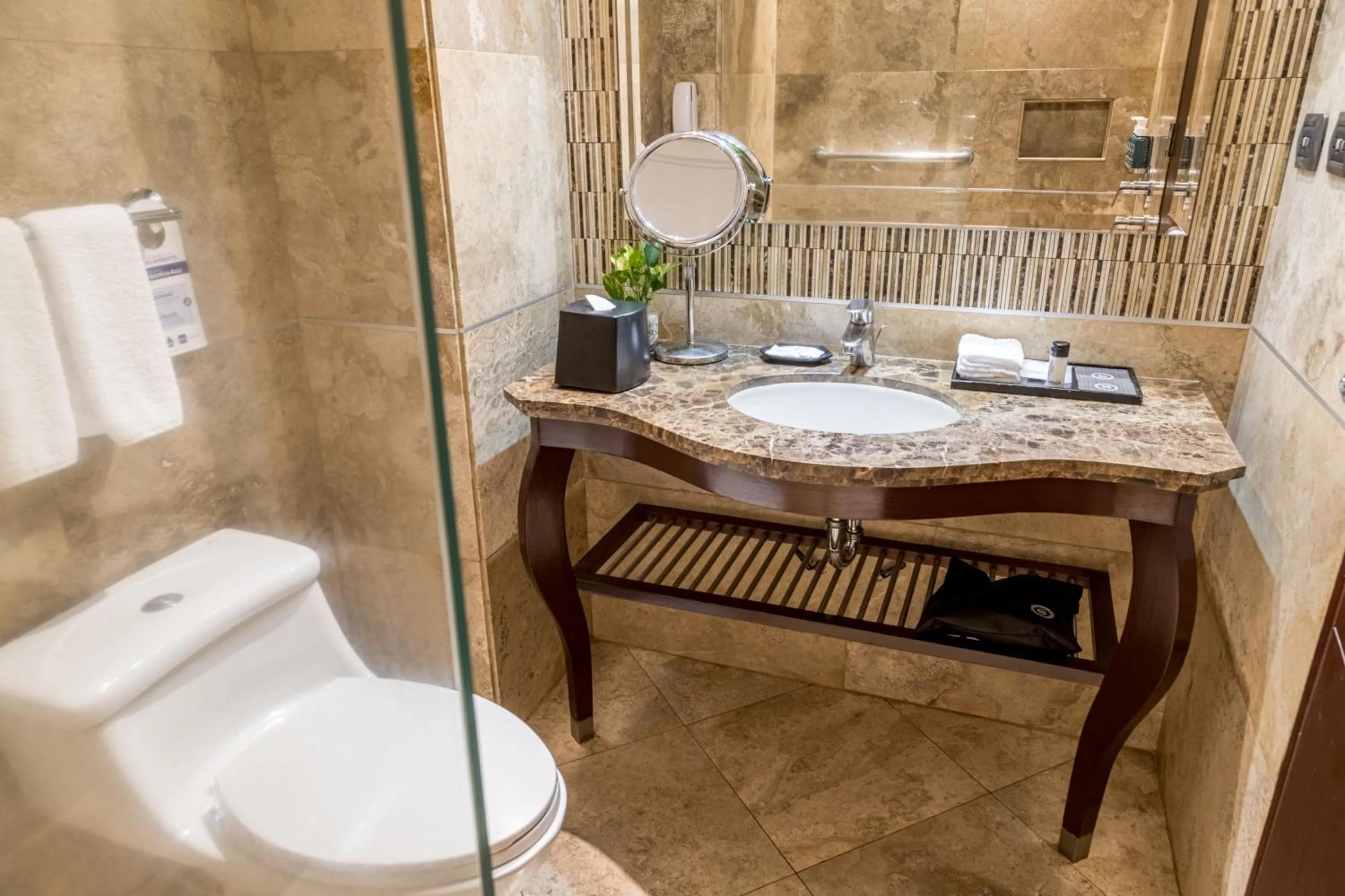 Bathroom in Sheraton Guayaquil