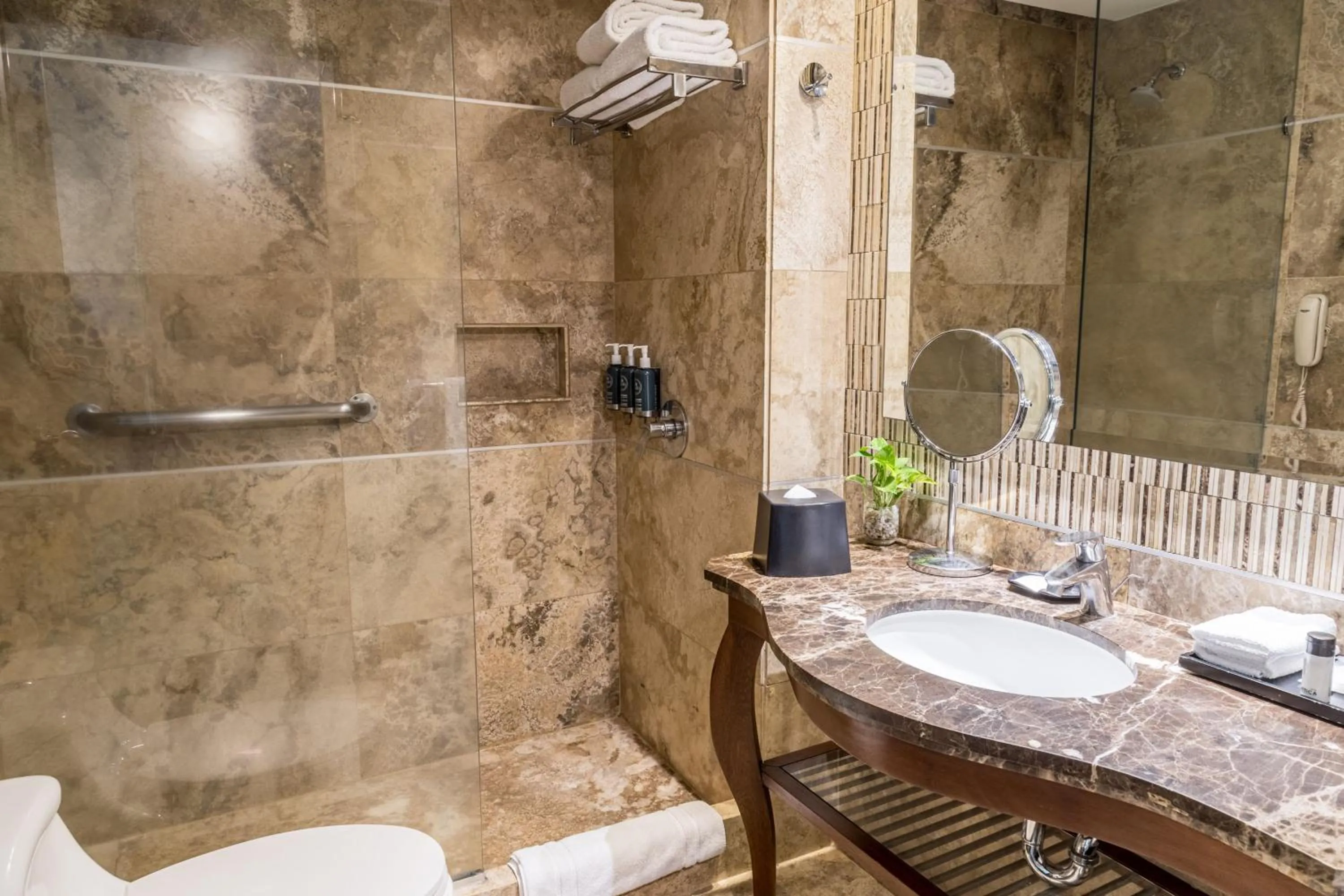 Bathroom in Sheraton Guayaquil