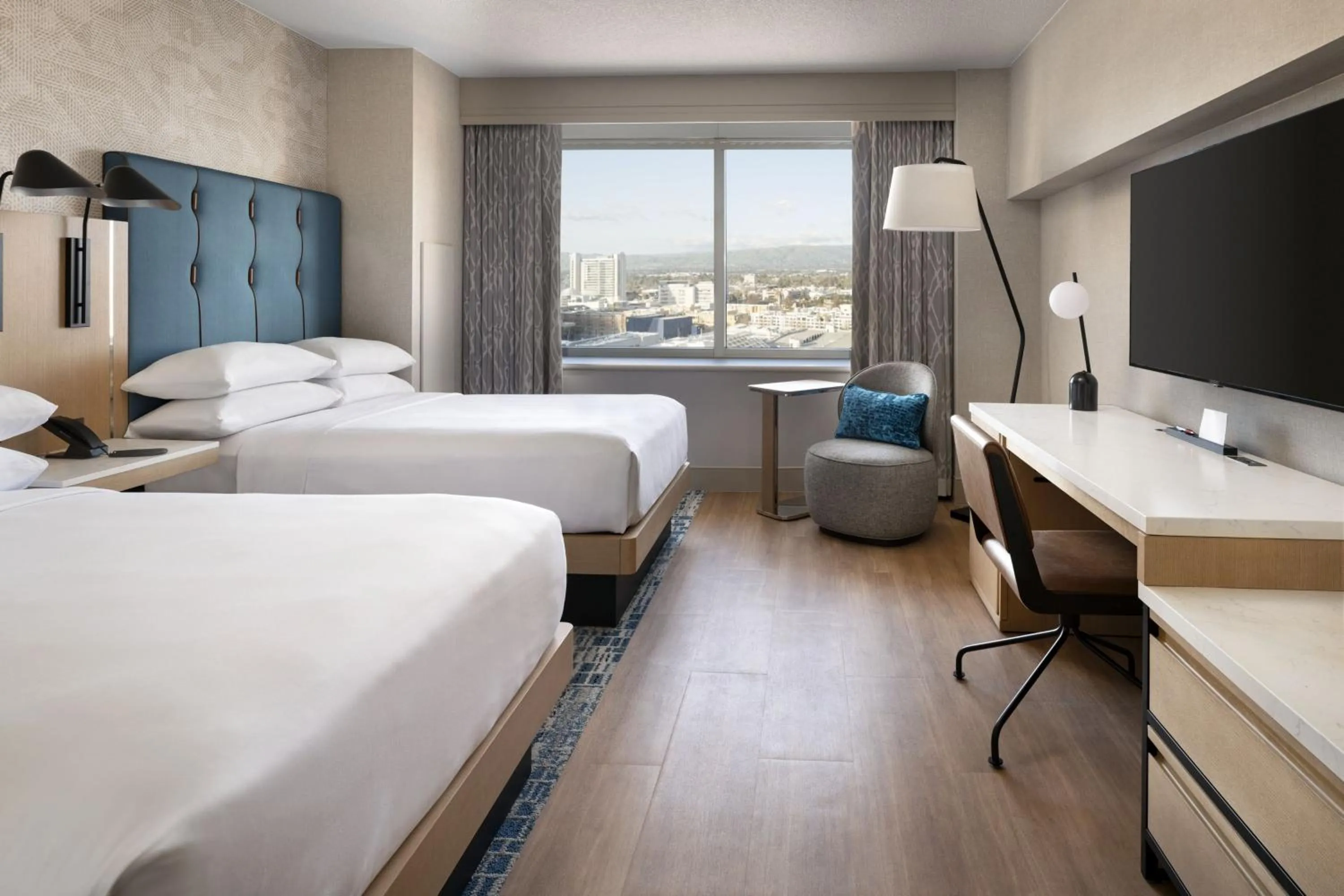 Photo of the whole room, Bed in San Jose Marriott