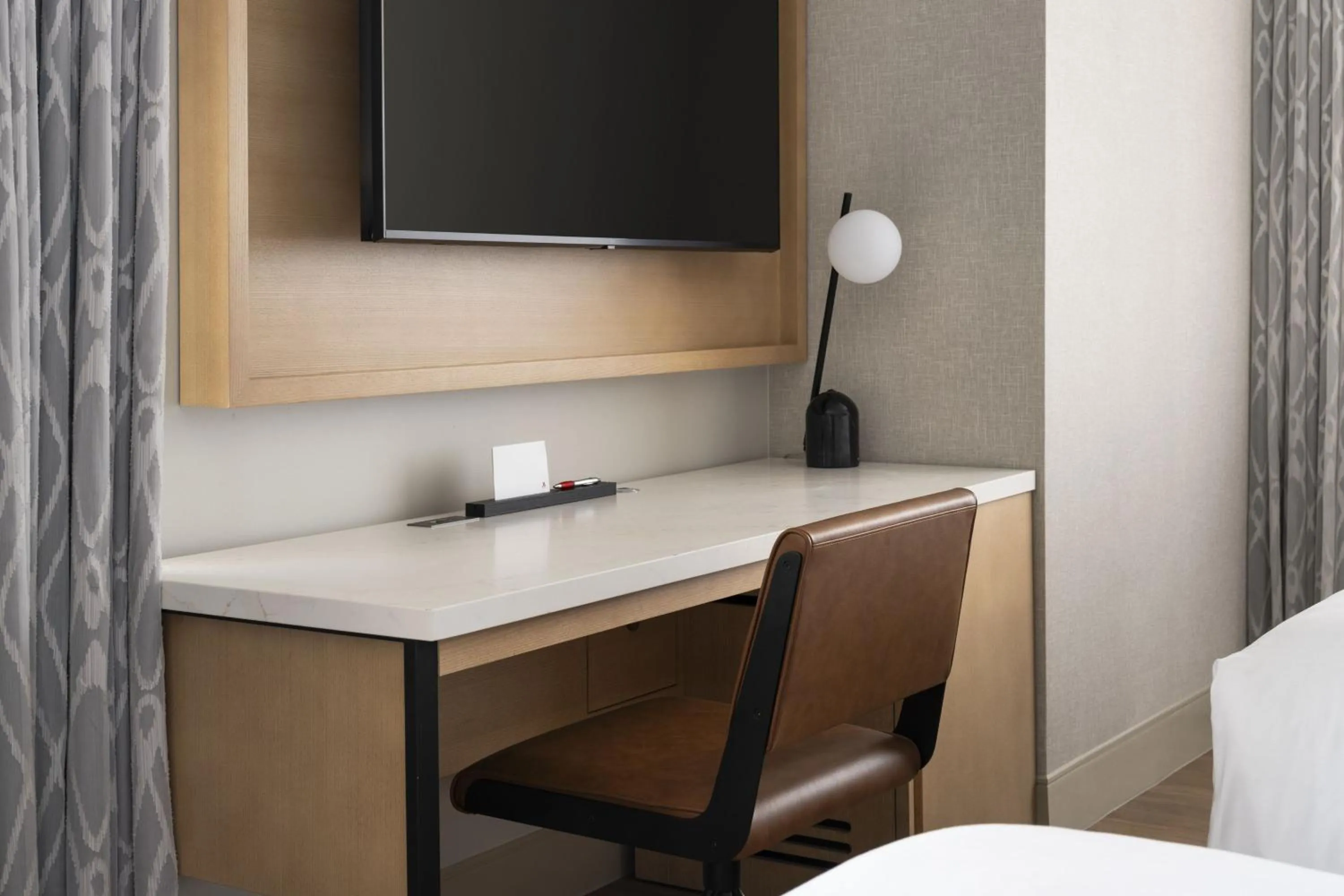 Photo of the whole room, Bed in San Jose Marriott