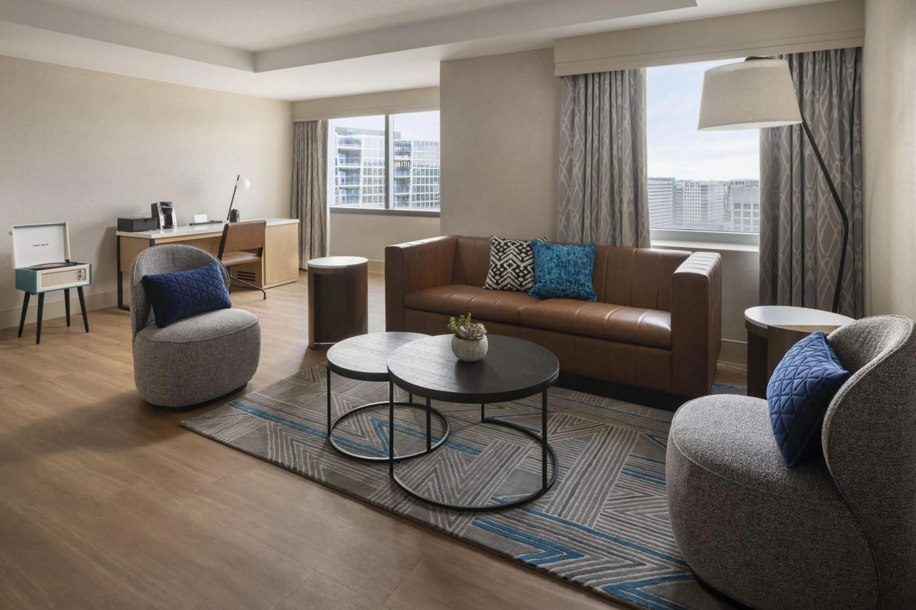 Living room in San Jose Marriott