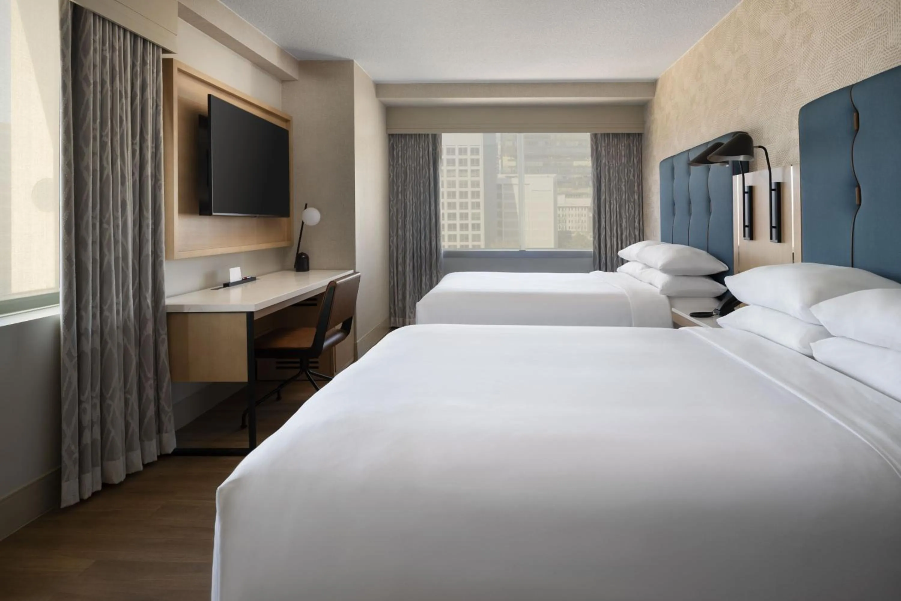 Photo of the whole room, Bed in San Jose Marriott