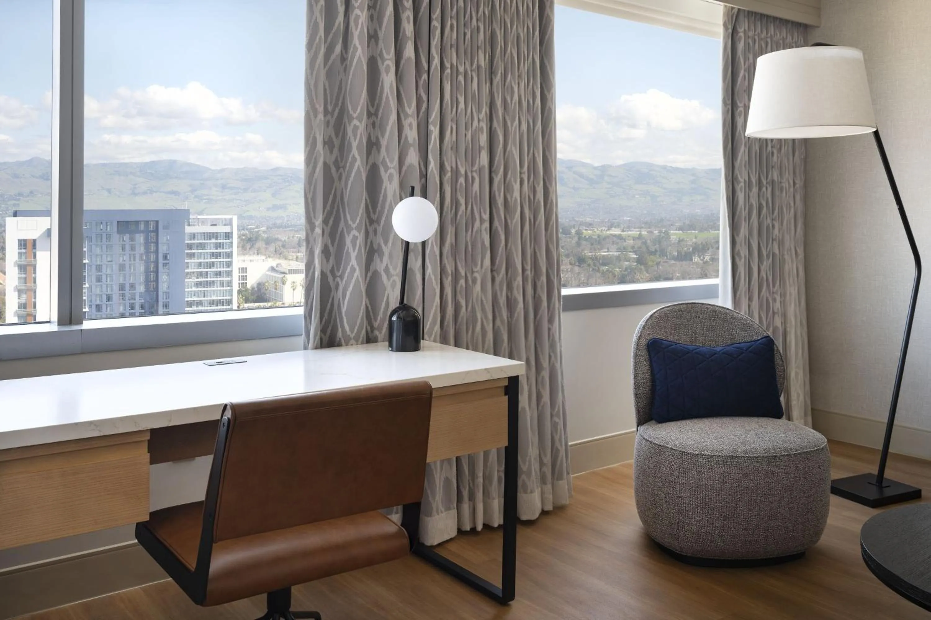 Photo of the whole room in San Jose Marriott