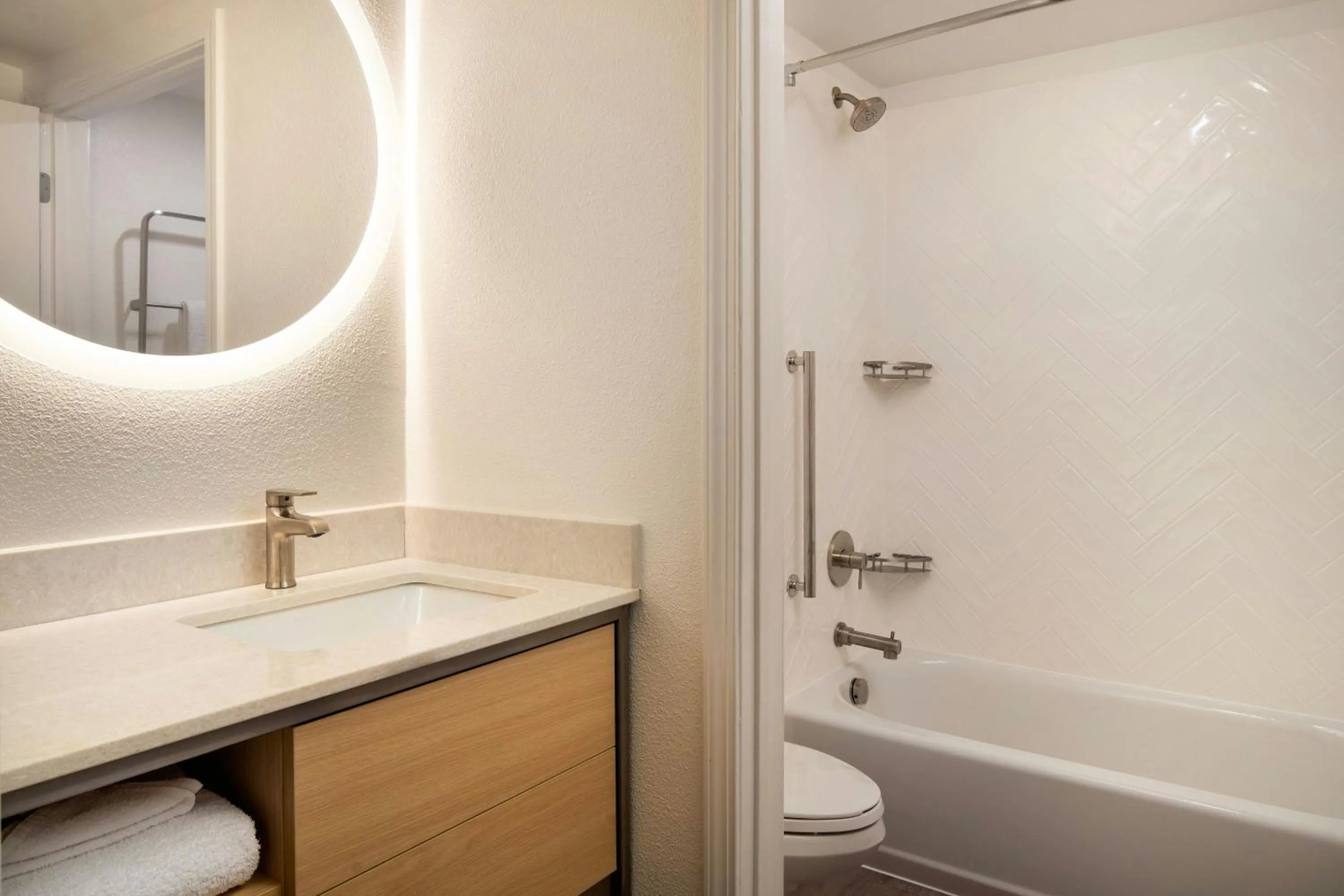 Bathroom in TownePlace Suites Milpitas Silicon Valley