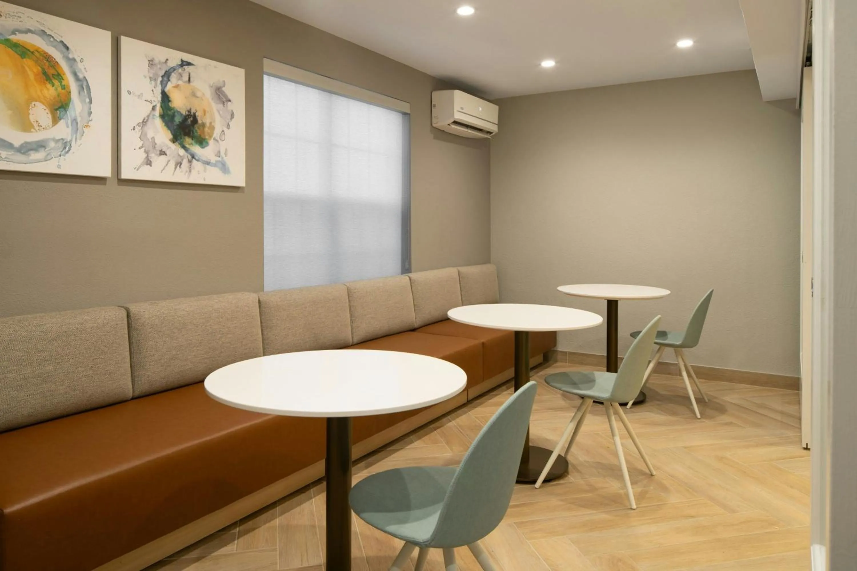 Breakfast in TownePlace Suites Milpitas Silicon Valley