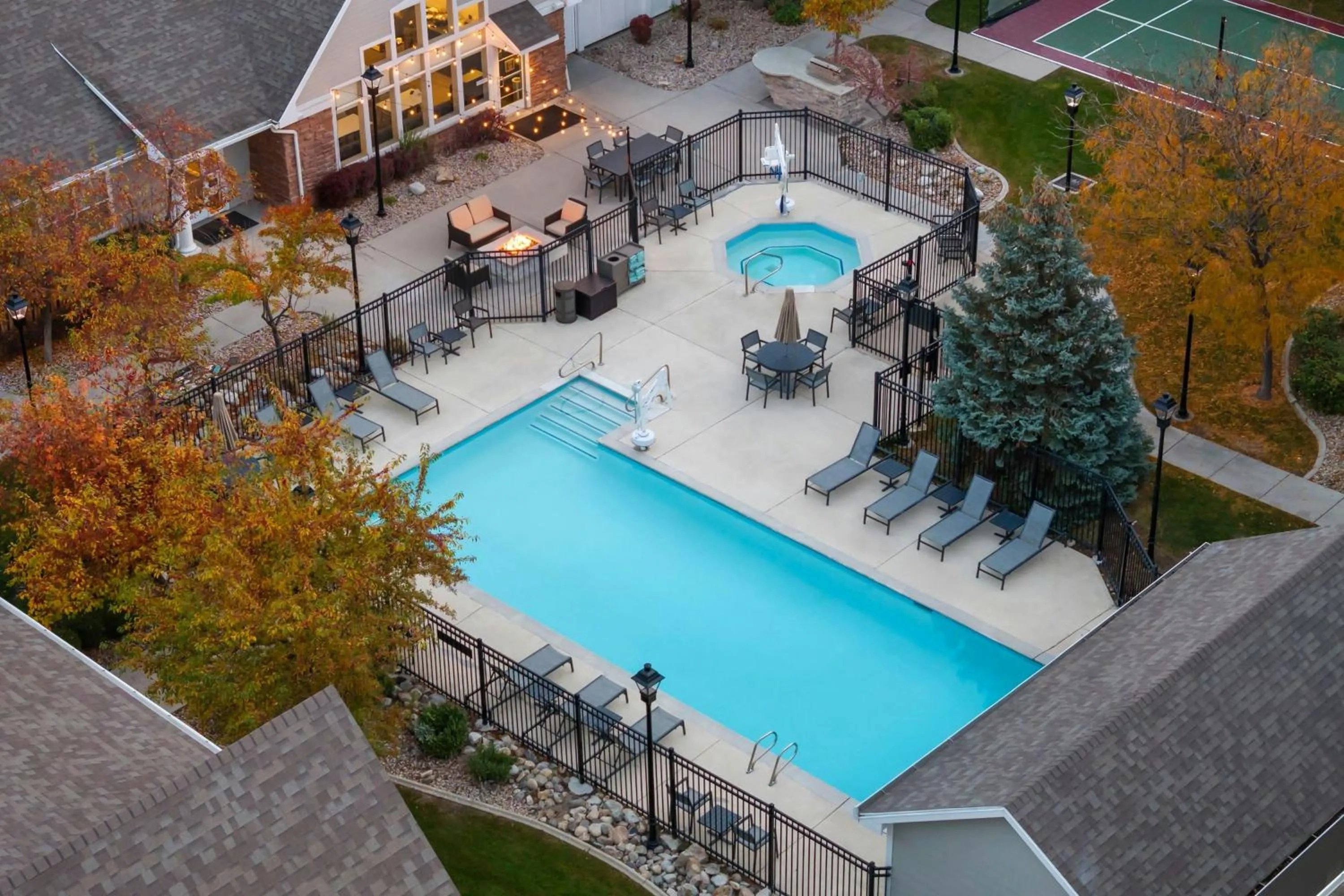 Swimming pool in Residence Inn Salt Lake City Cottonwood