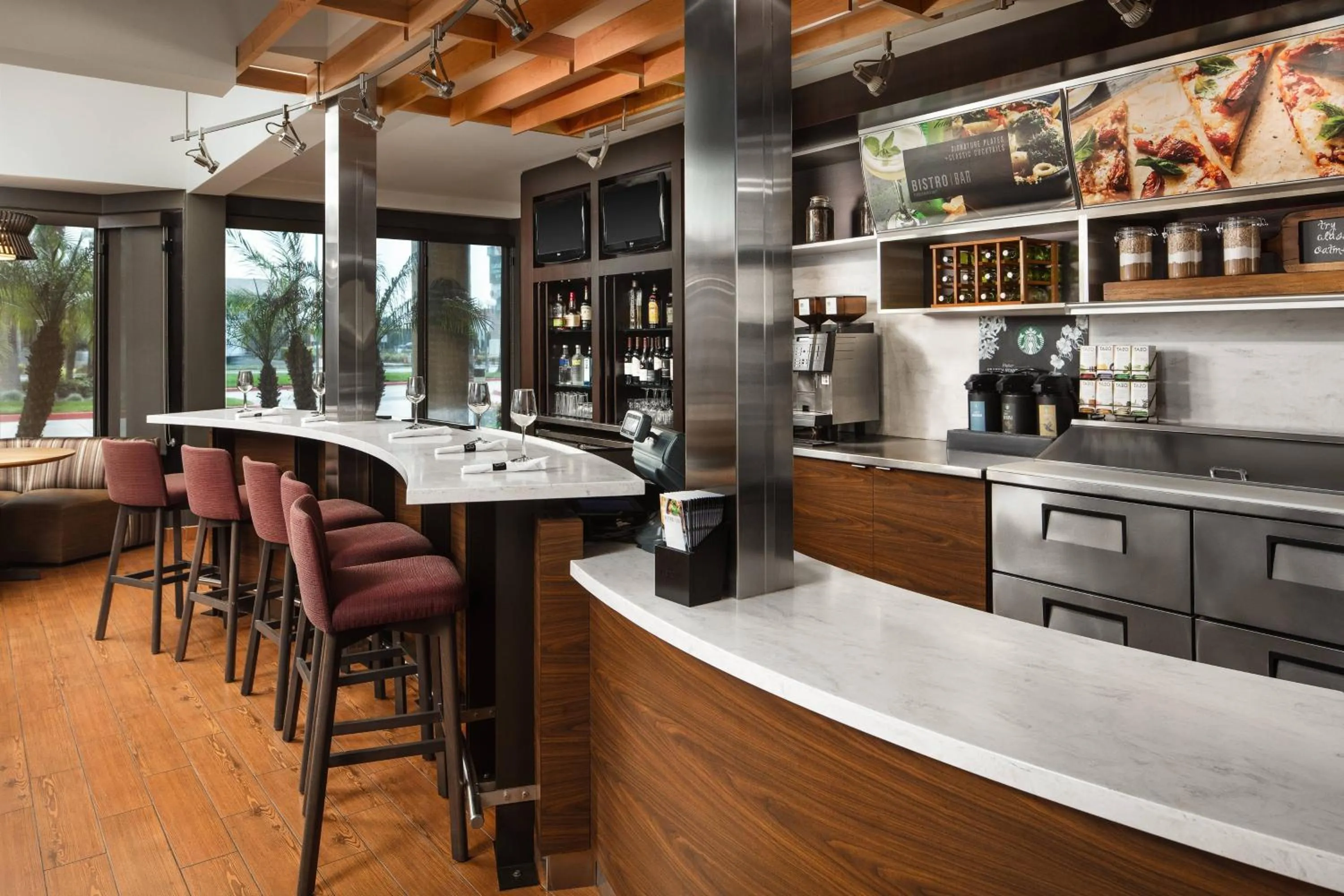 Restaurant/places to eat in Courtyard Anaheim Buena Park