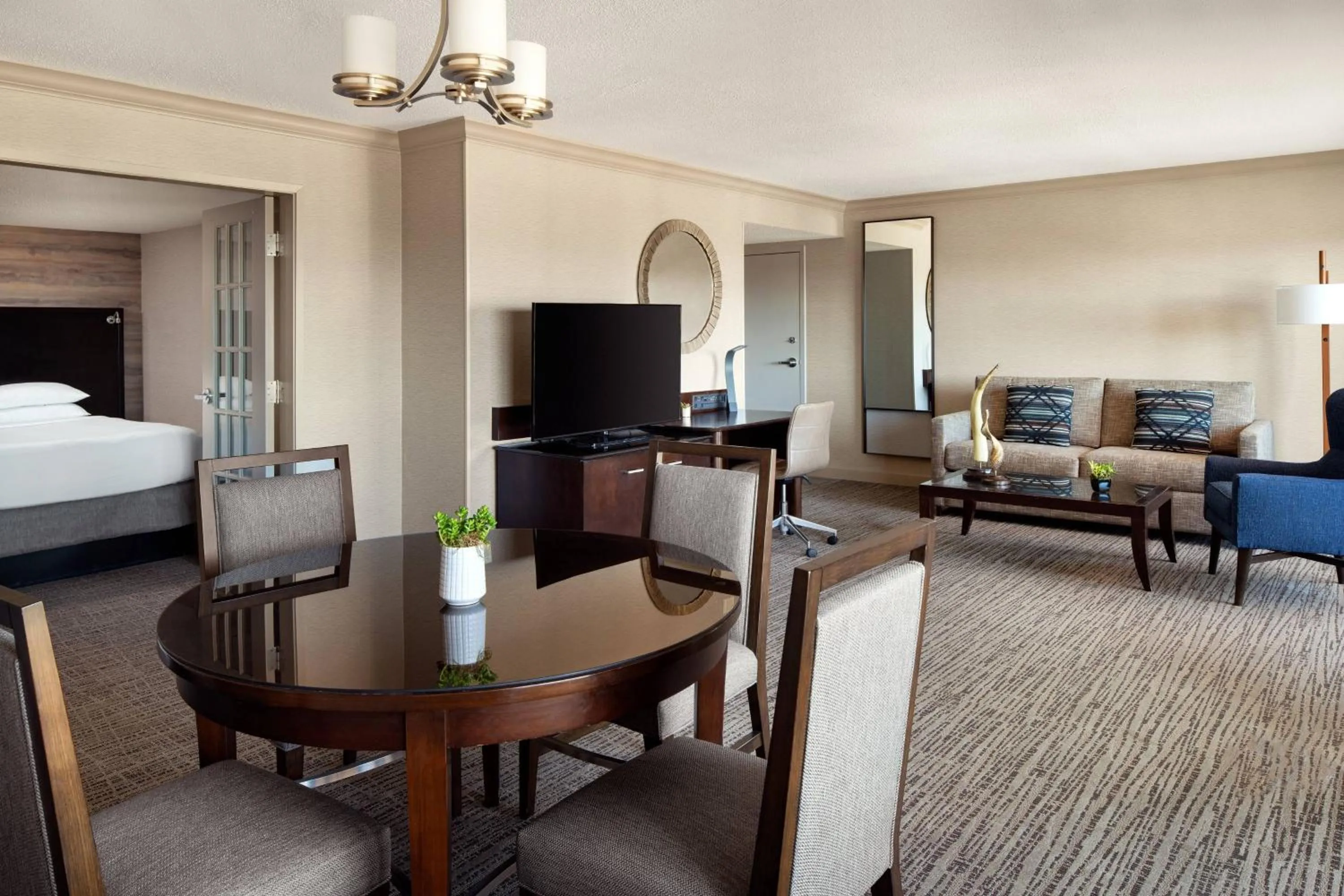 Photo of the whole room, Bed in Salt Lake Marriott Downtown at City Creek