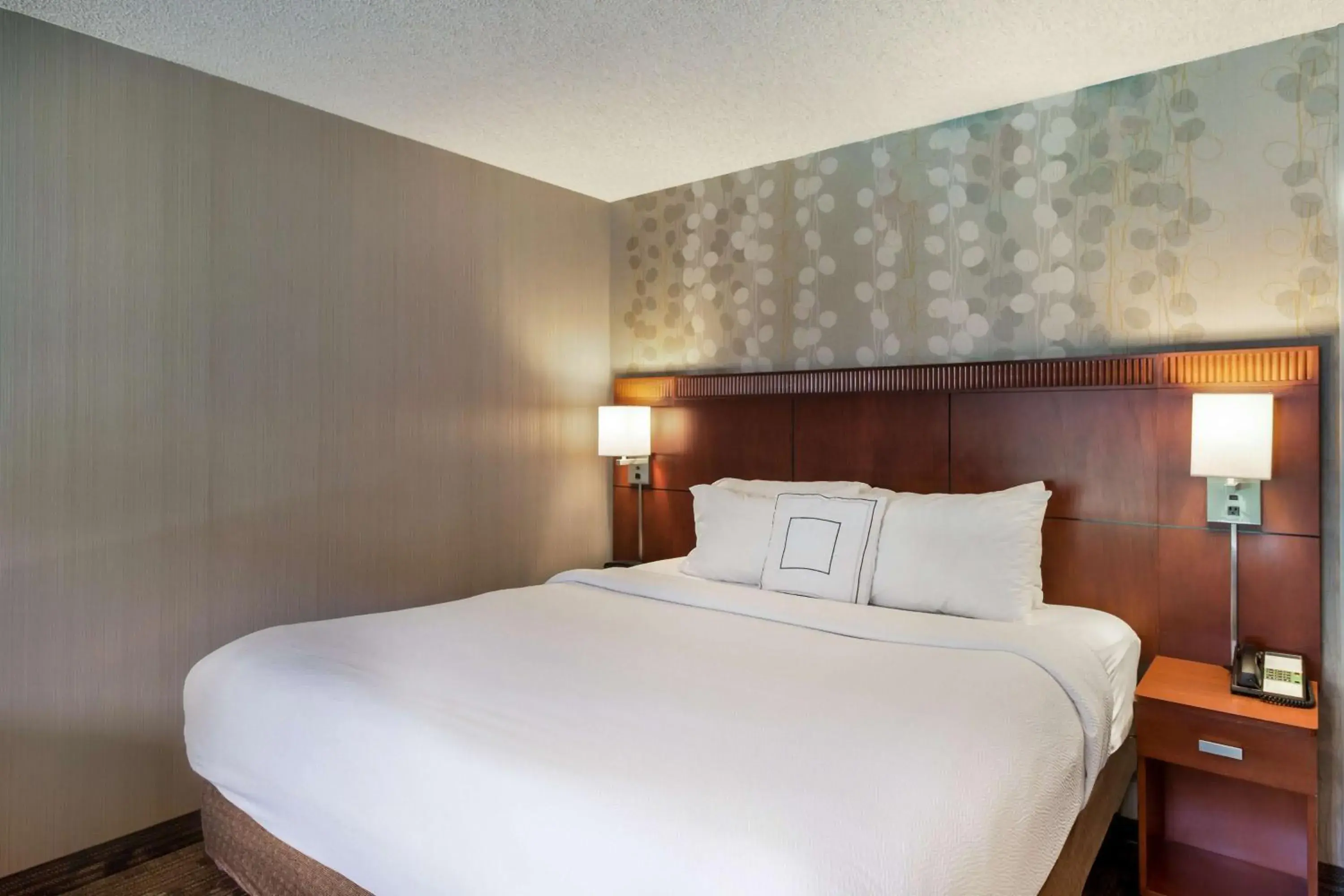 Hearing Accessible - Deluxe King in Sonesta Select Huntington Beach Fountain Valley Hearing Accessible - Deluxe King in Sonesta Select Huntington Beach Fountain Valley