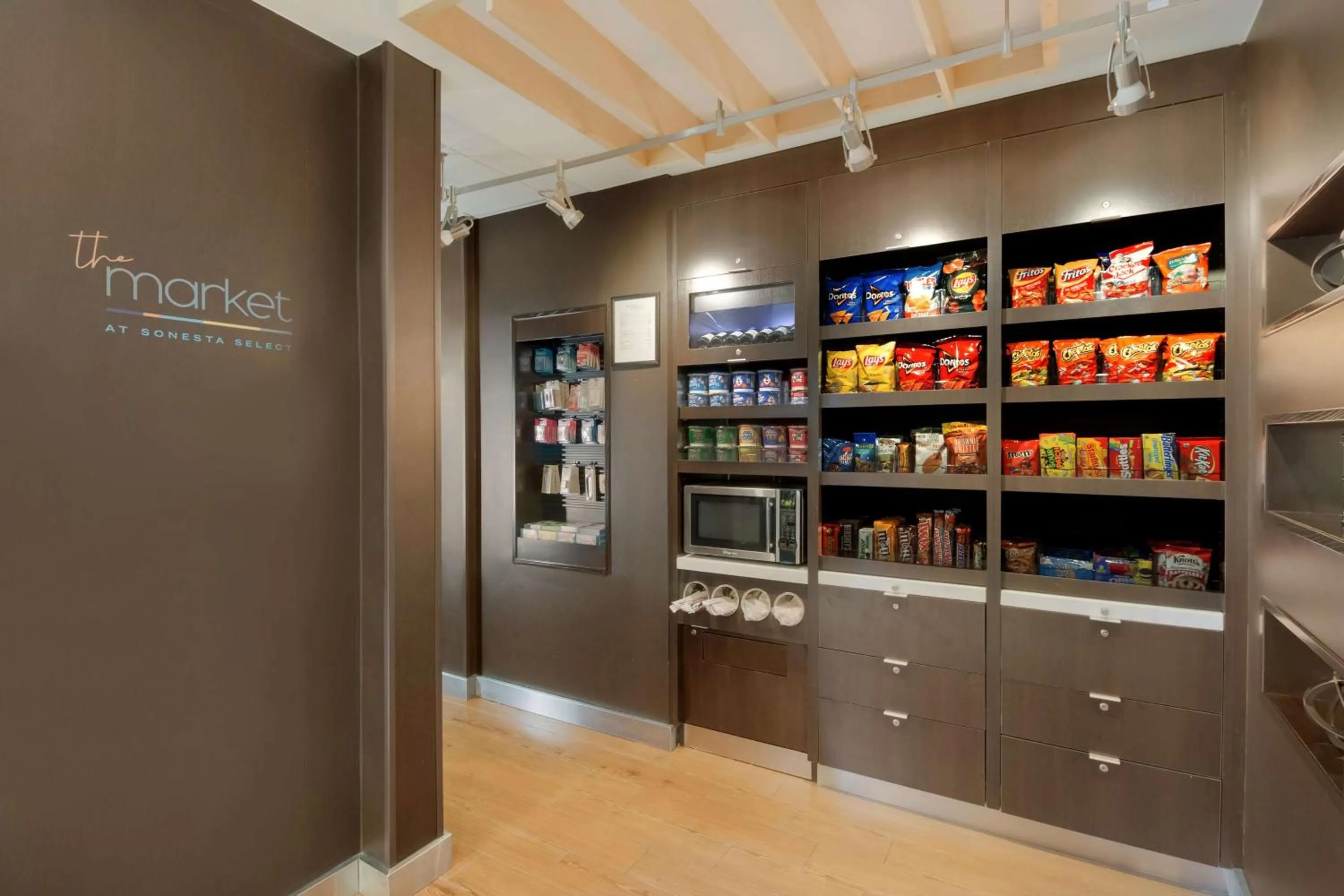 Property building in Sonesta Select Huntington Beach Fountain Valley