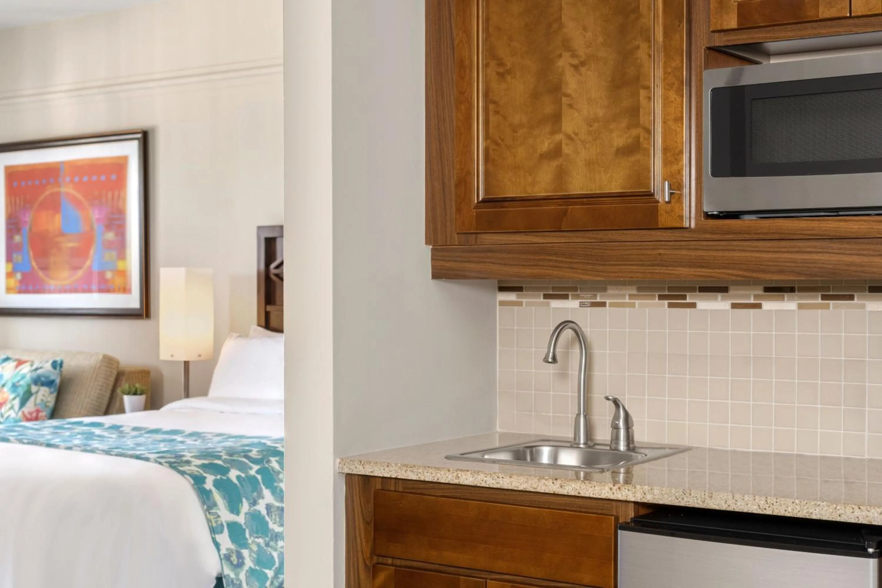 Kitchen or kitchenette, Bed in Marriott's Aruba Surf Club