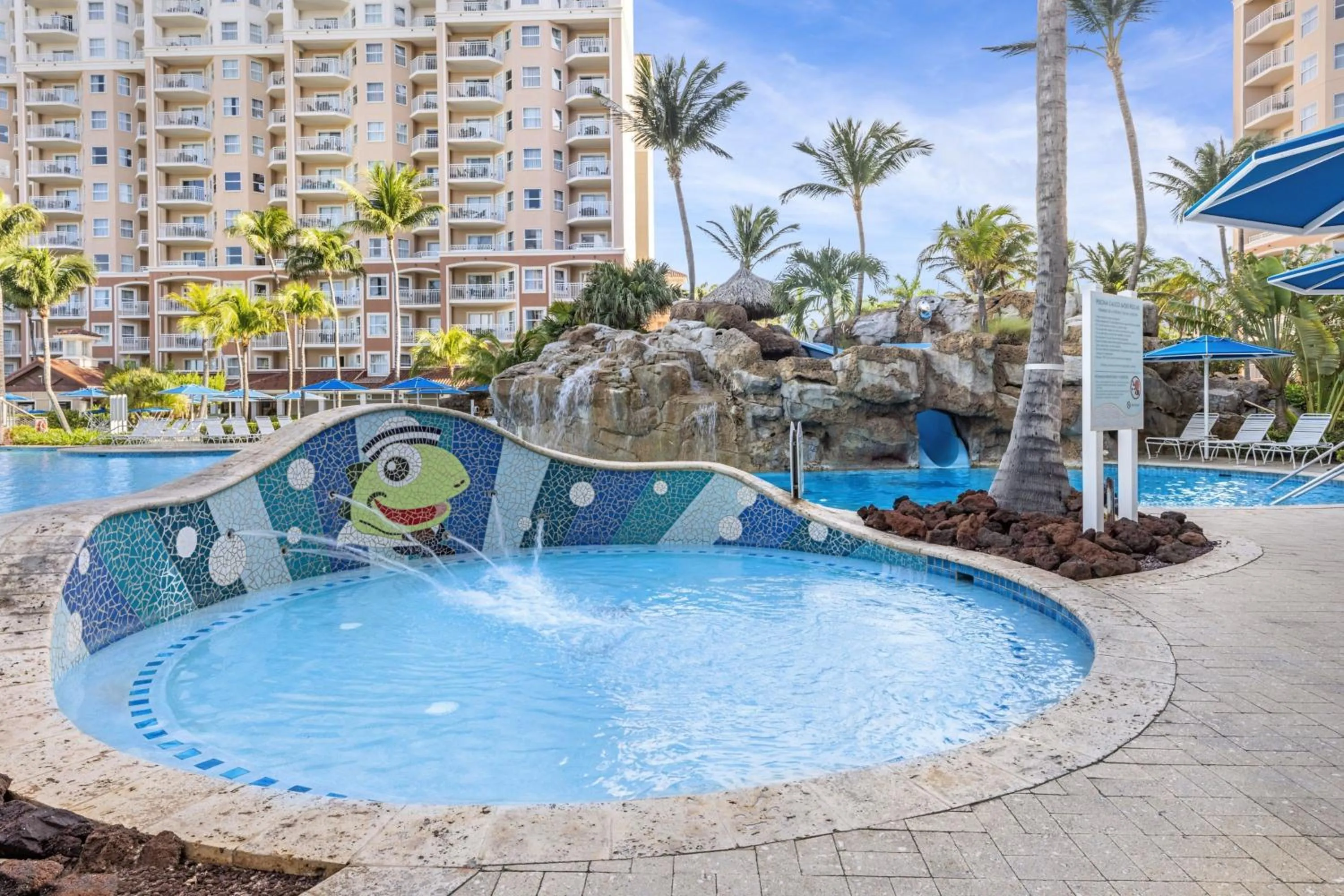 Swimming pool in Marriott's Aruba Surf Club