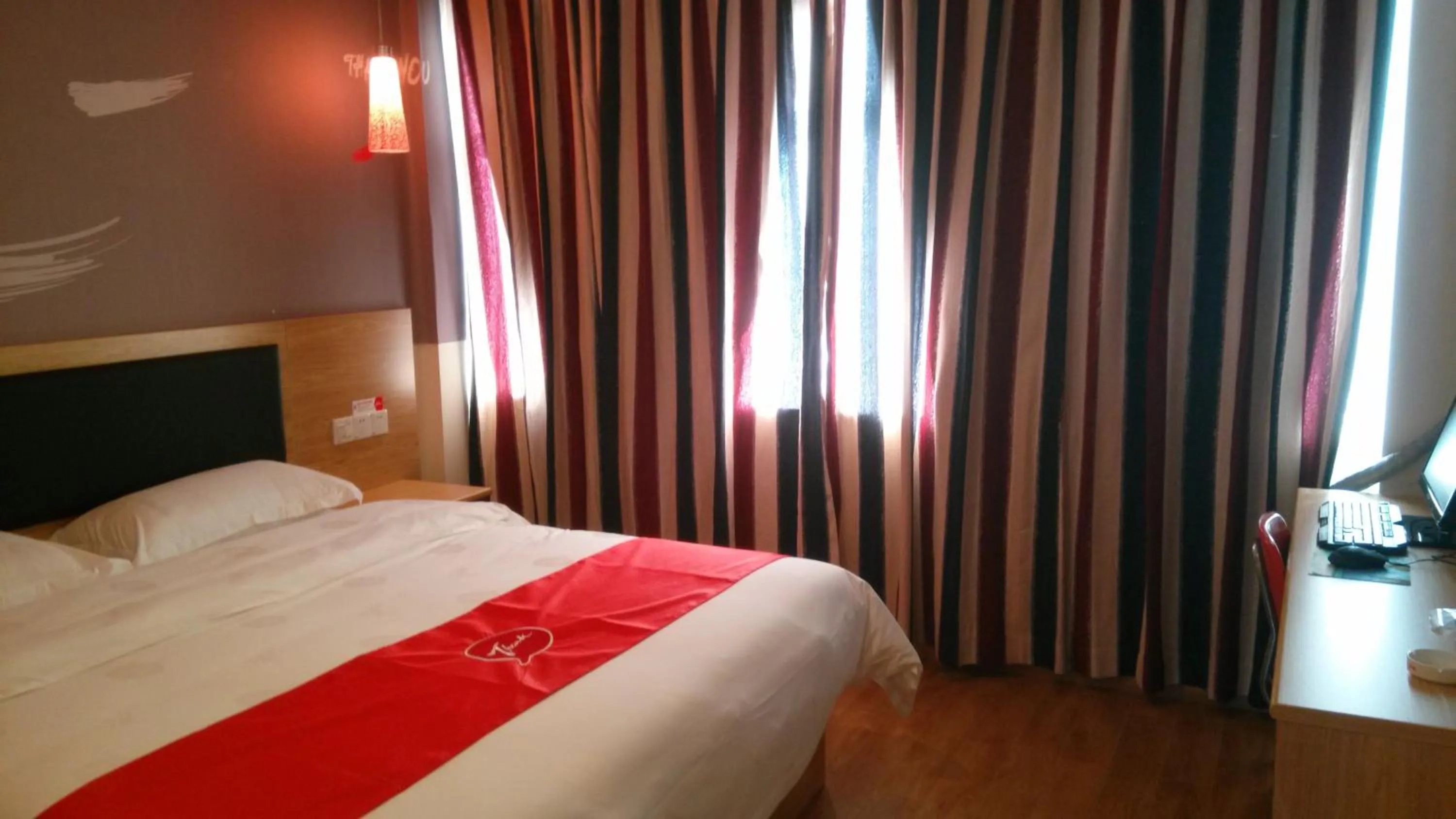 Bed in Thank Inn Chain Hotel Jiangxi Fuzhou Linchuan District Laowuhuang Palace Bus Station