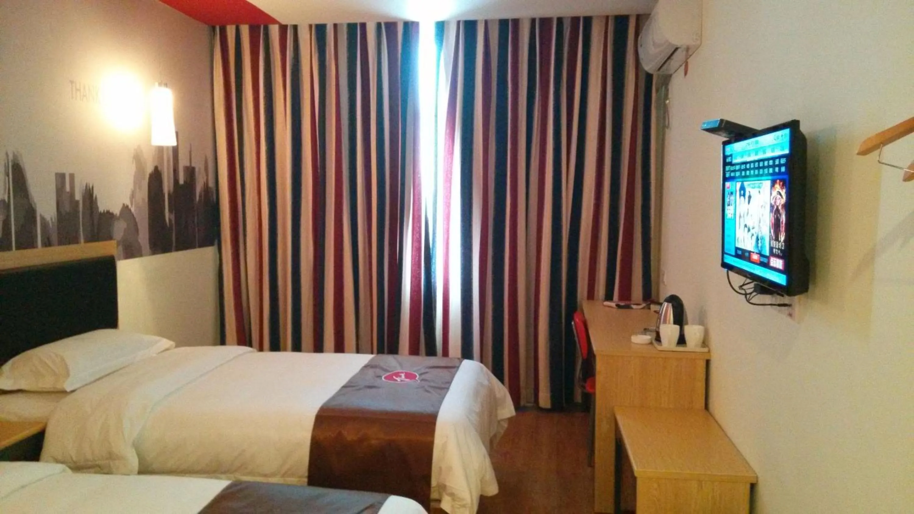 Bed in Thank Inn Chain Hotel Jiangxi Fuzhou Linchuan District Laowuhuang Palace Bus Station