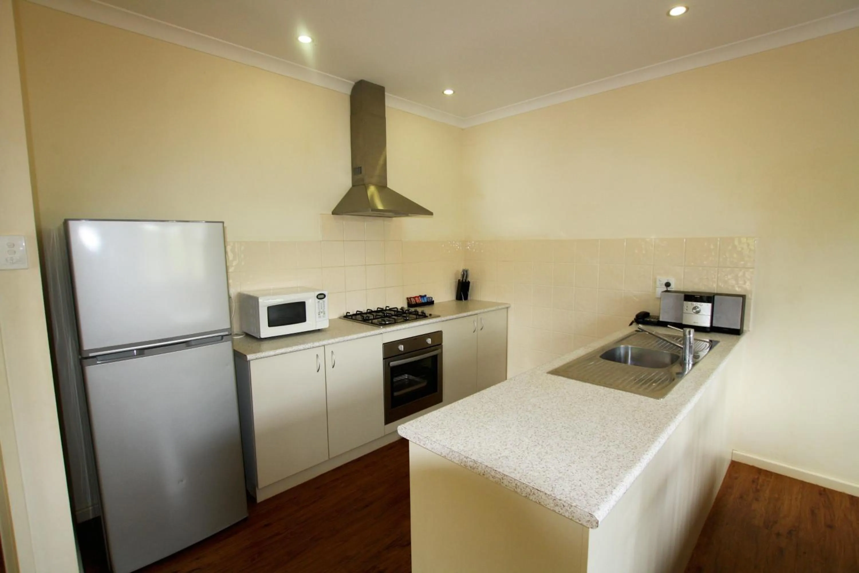 Kitchen or kitchenette in Kimberley Hotel