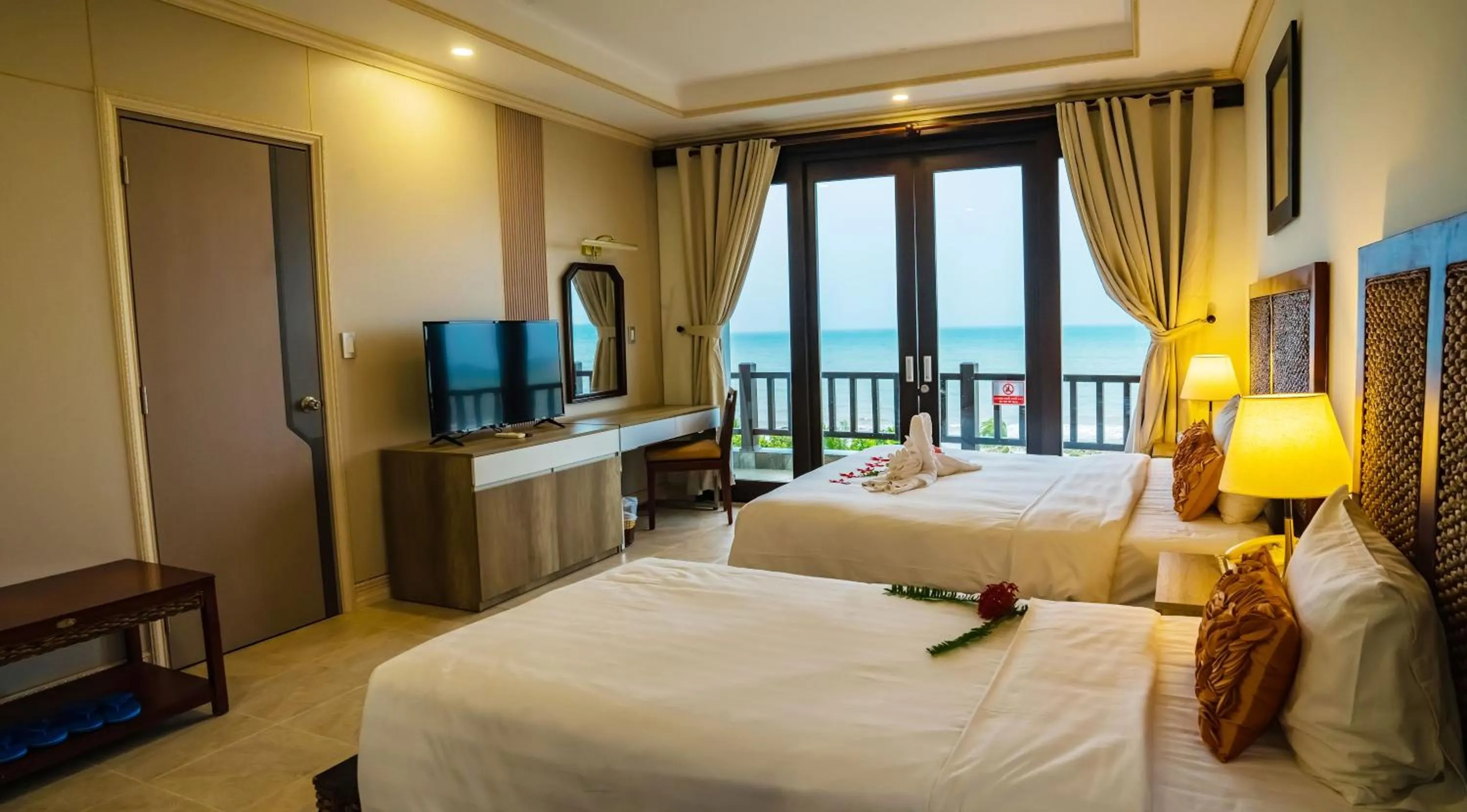 Bed in Lotus Muine Resort & Spa