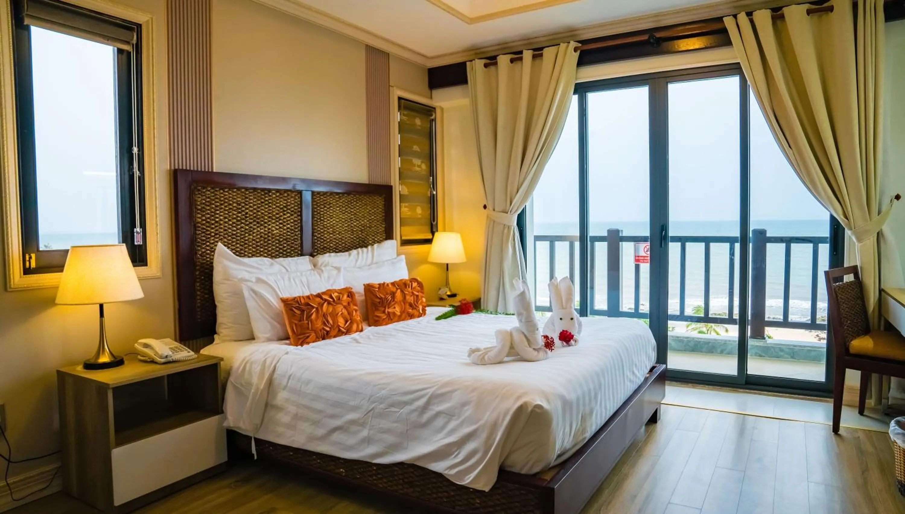 Bed in Lotus Muine Resort & Spa