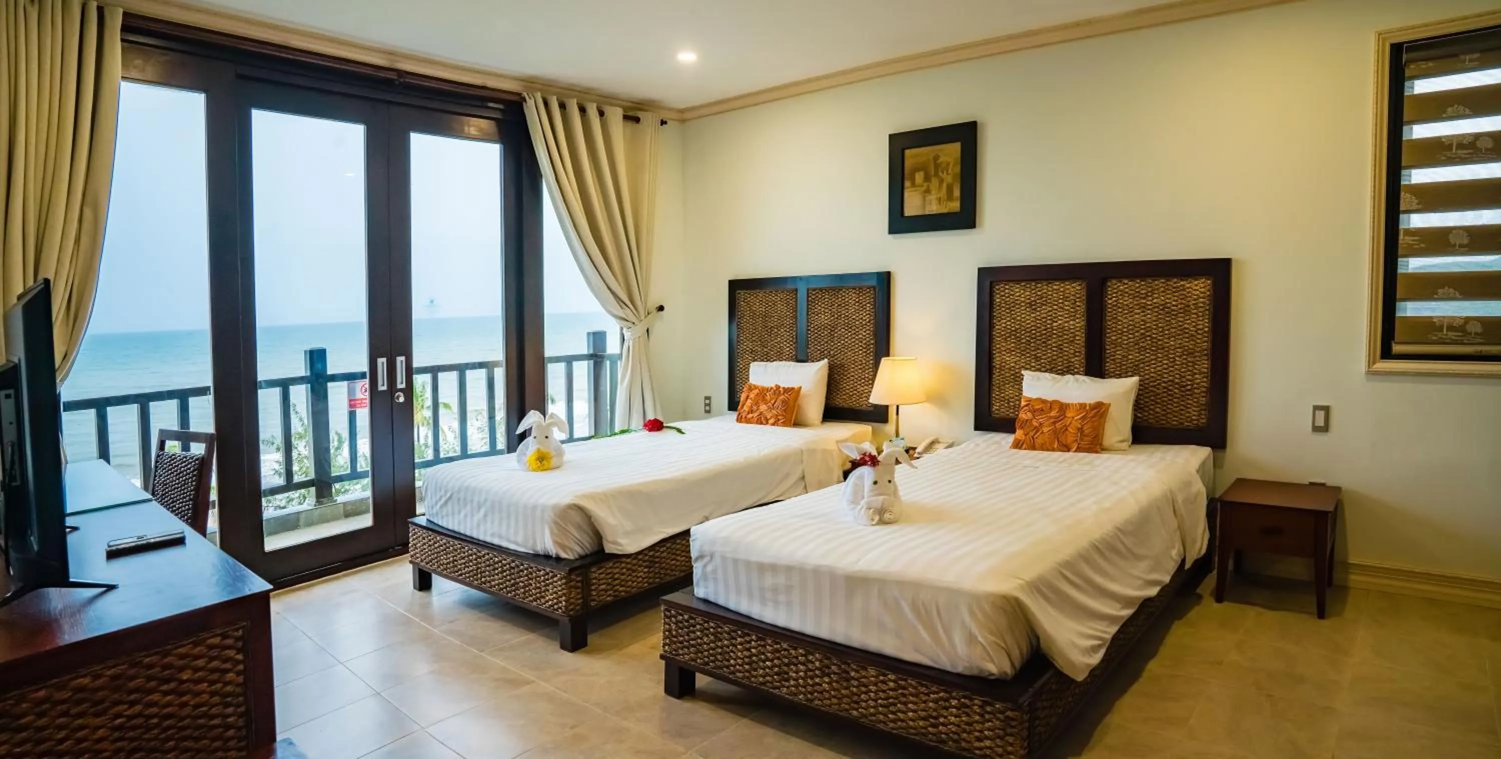 Bed in Lotus Muine Resort & Spa