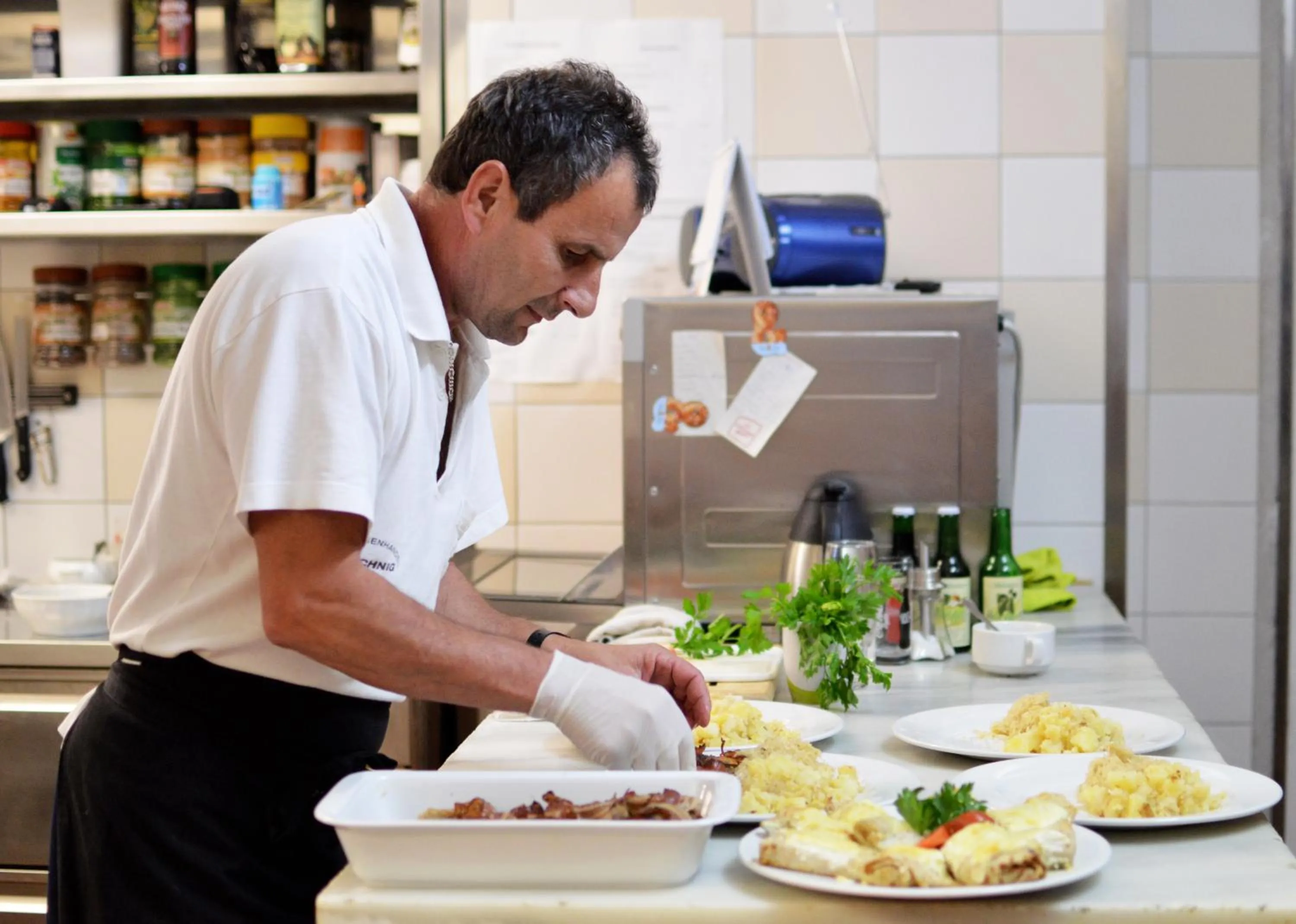 Kitchen or kitchenette in Hotel Aquamarin