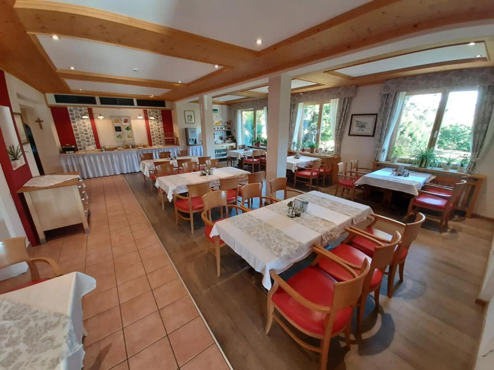 Restaurant/places to eat in Hotel Aquamarin