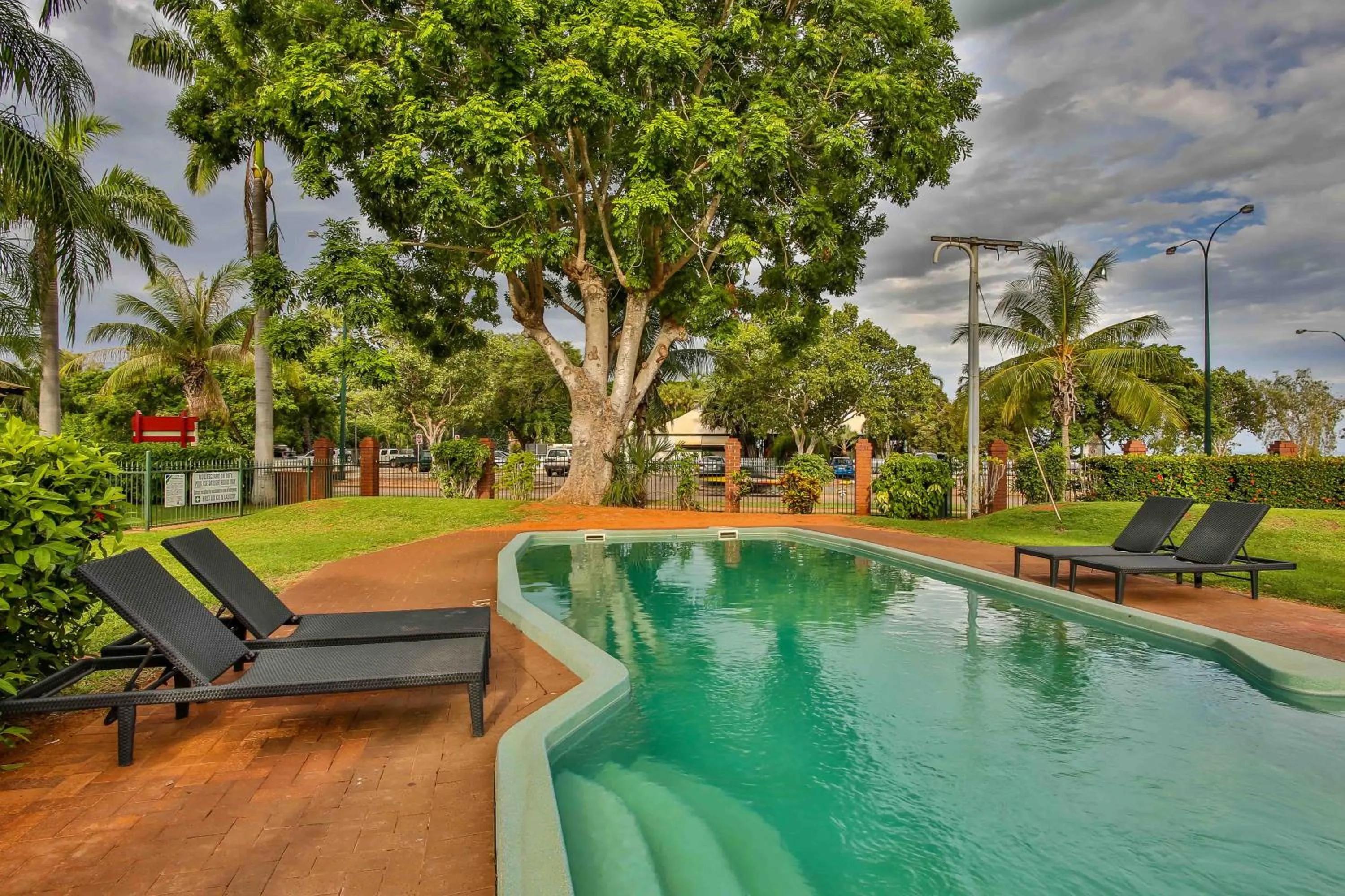 Swimming pool in Bayside Holiday Apartments