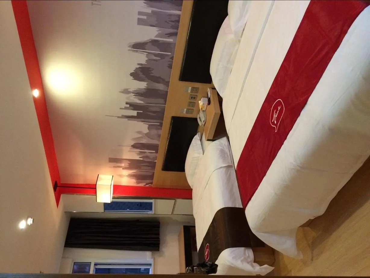 Bed in Thank Inn Chain Hotel Guangdong Shenzhen Longhua Qinghu Subway Station