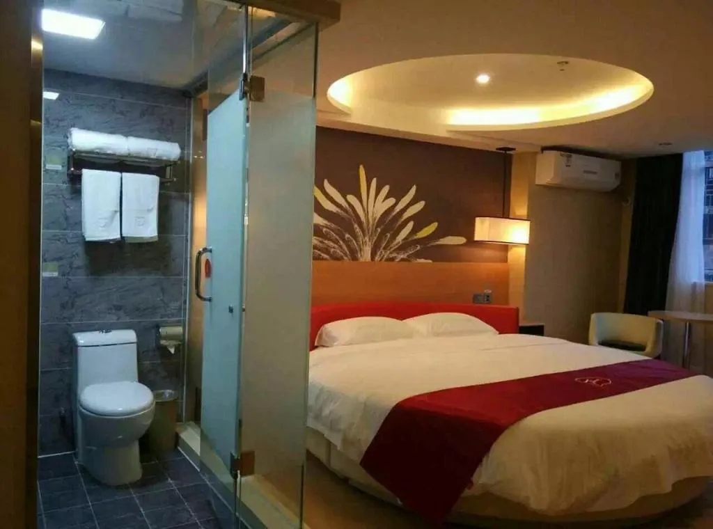 Bed in Thank Inn Chain Hotel Guangdong Shenzhen Longhua Qinghu Subway Station