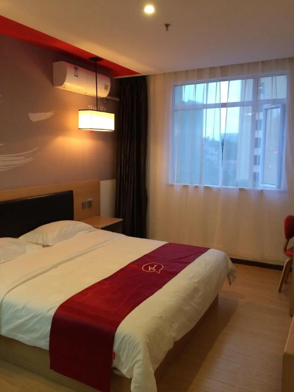 Bed in Thank Inn Chain Hotel Guangdong Shenzhen Longhua Qinghu Subway Station