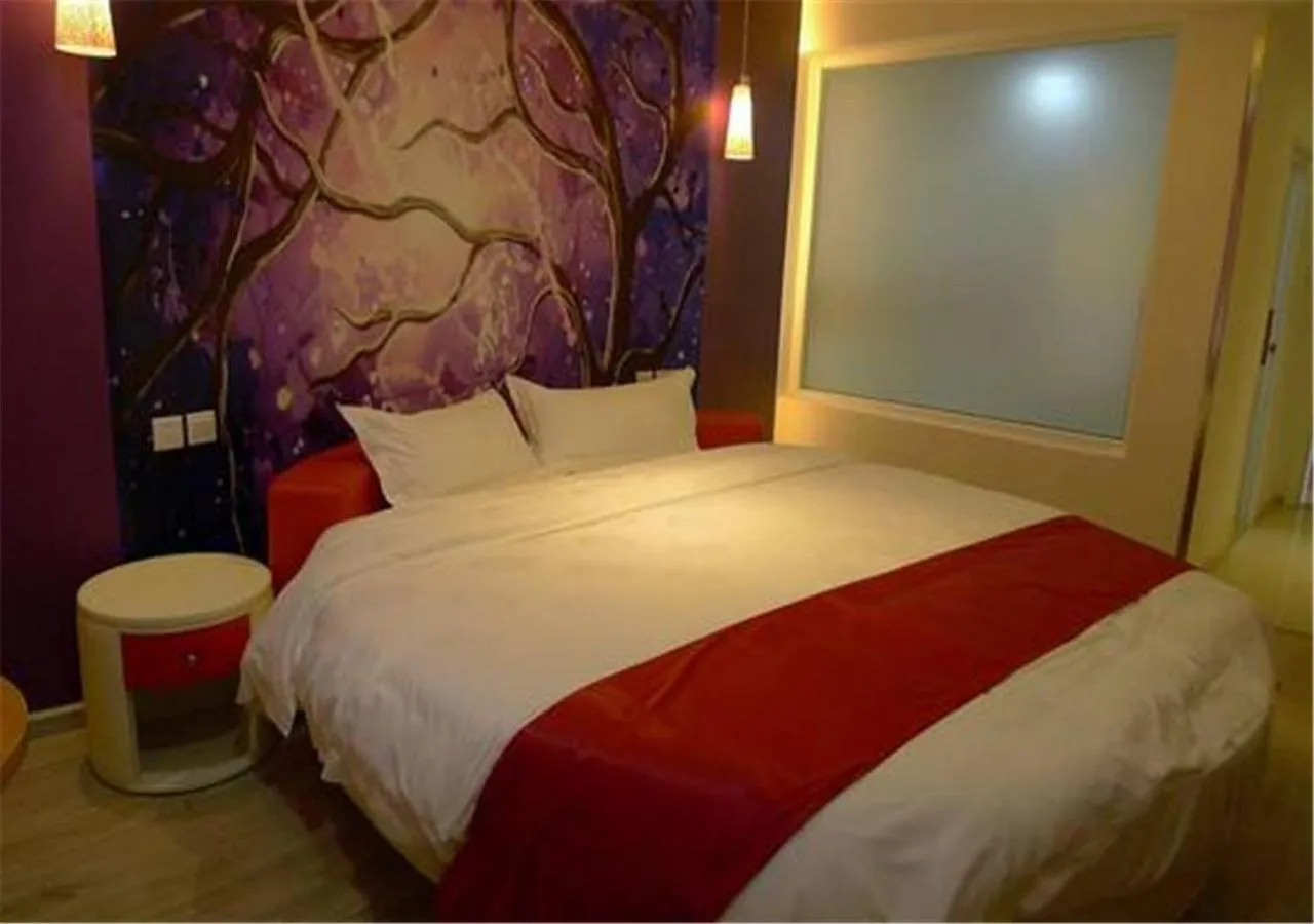 On site, Bed in Thank Inn Chain Hotel Yunnan Lijiang Old Town South Gate