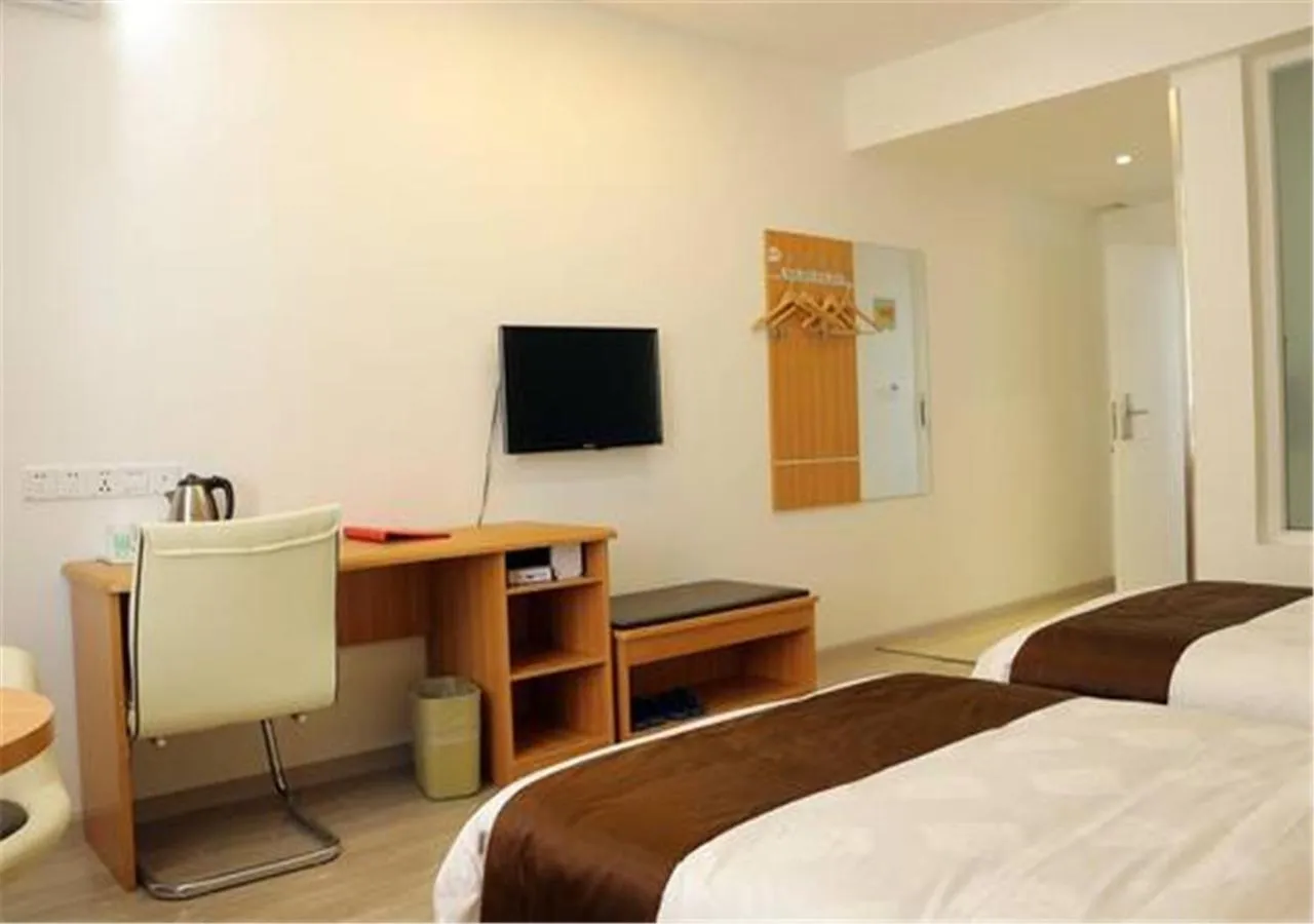 On site, Bed in Thank Inn Chain Hotel Yunnan Lijiang Old Town South Gate