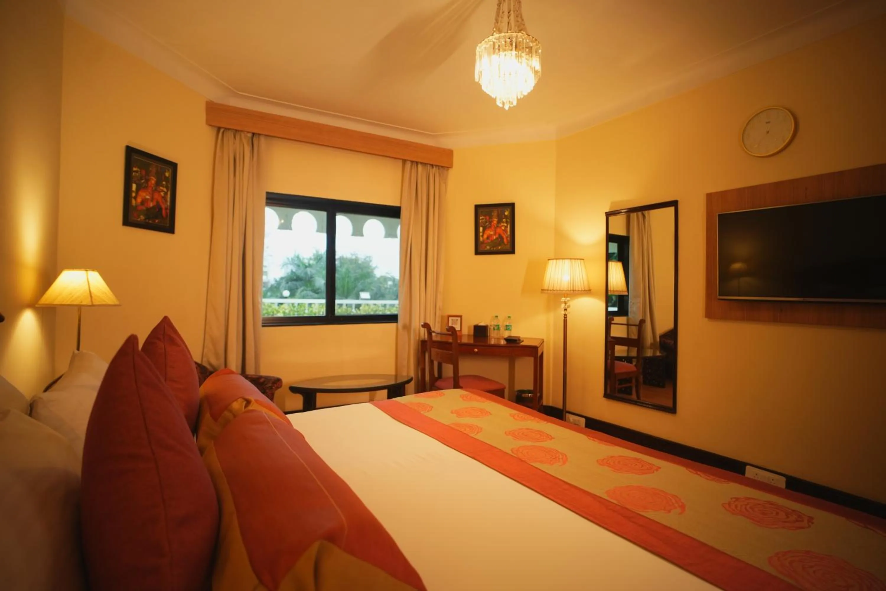 Bedroom, Bed in Ambassador Ajanta Hotel, Aurangabad