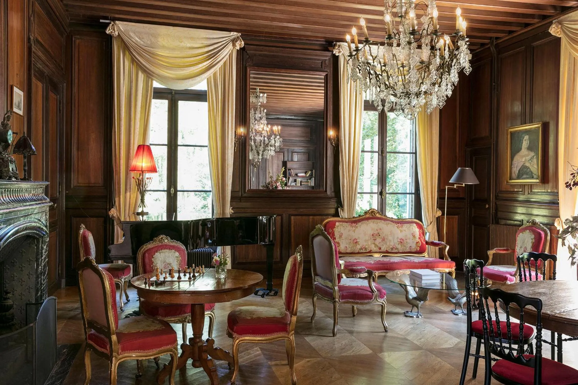 Lounge or bar in Hostellerie Du Château Les Muids