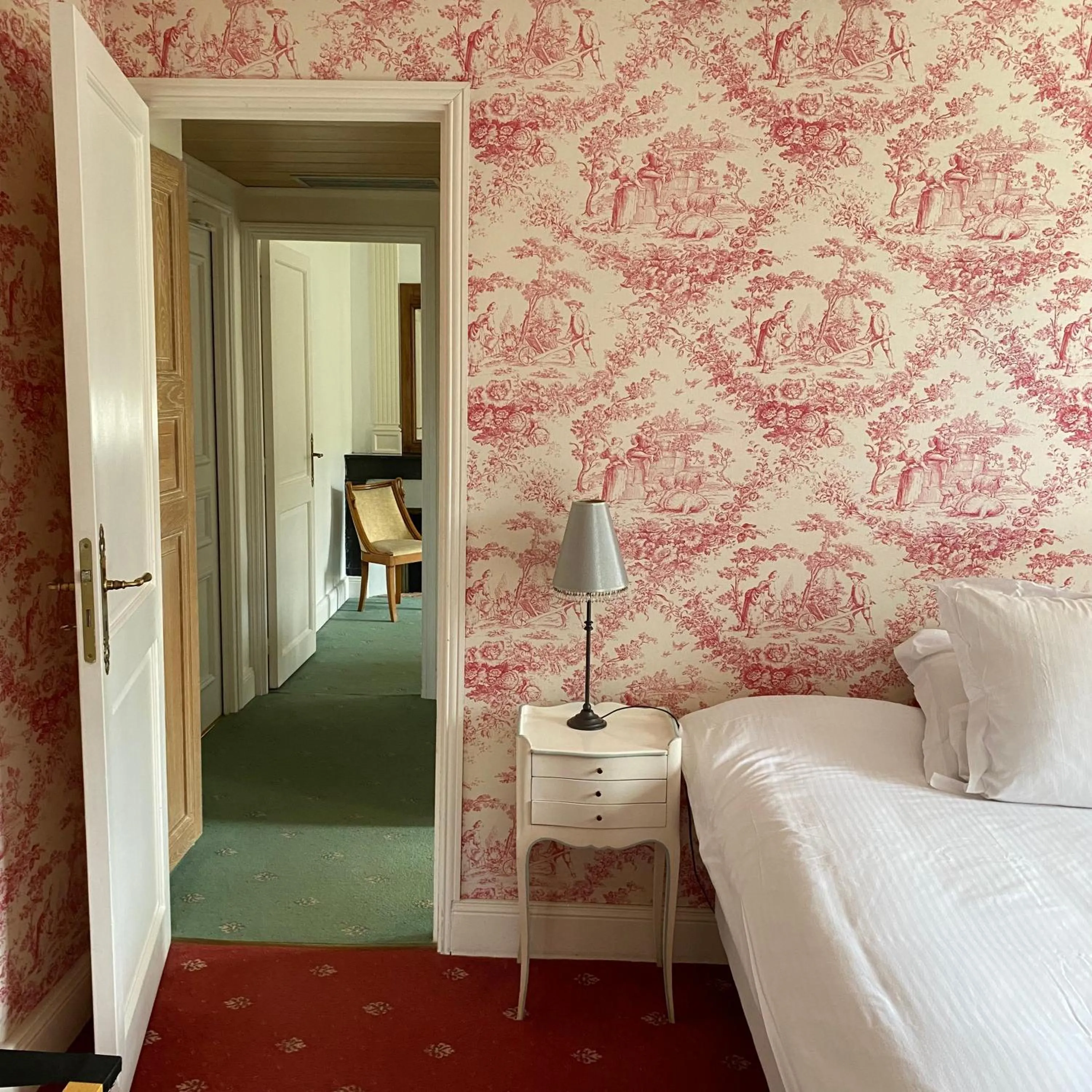 Bedroom, Bed in Hostellerie Du Château Les Muids