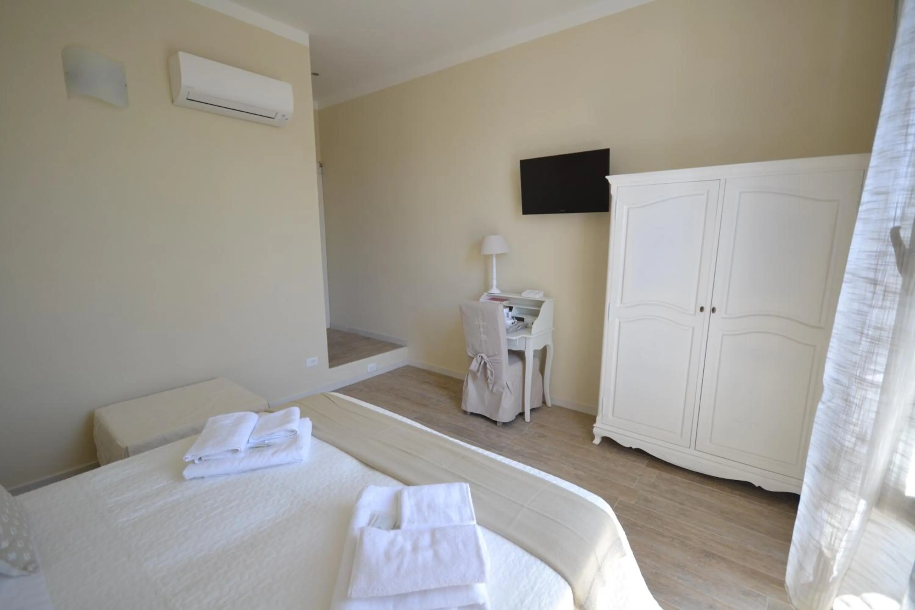 Decorative detail, Bed in Affittacamere Casa Dane'