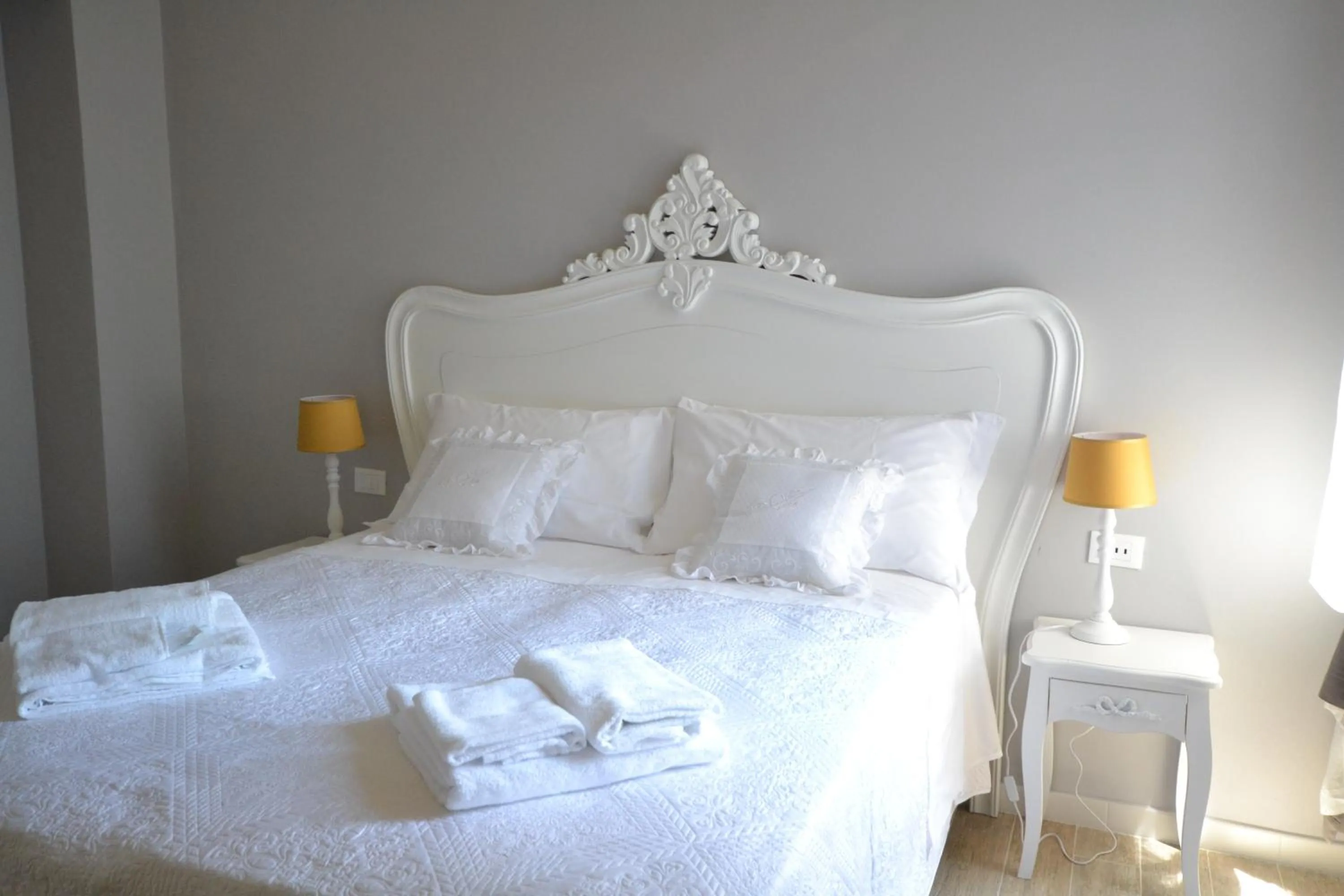 Decorative detail, Bed in Affittacamere Casa Dane'