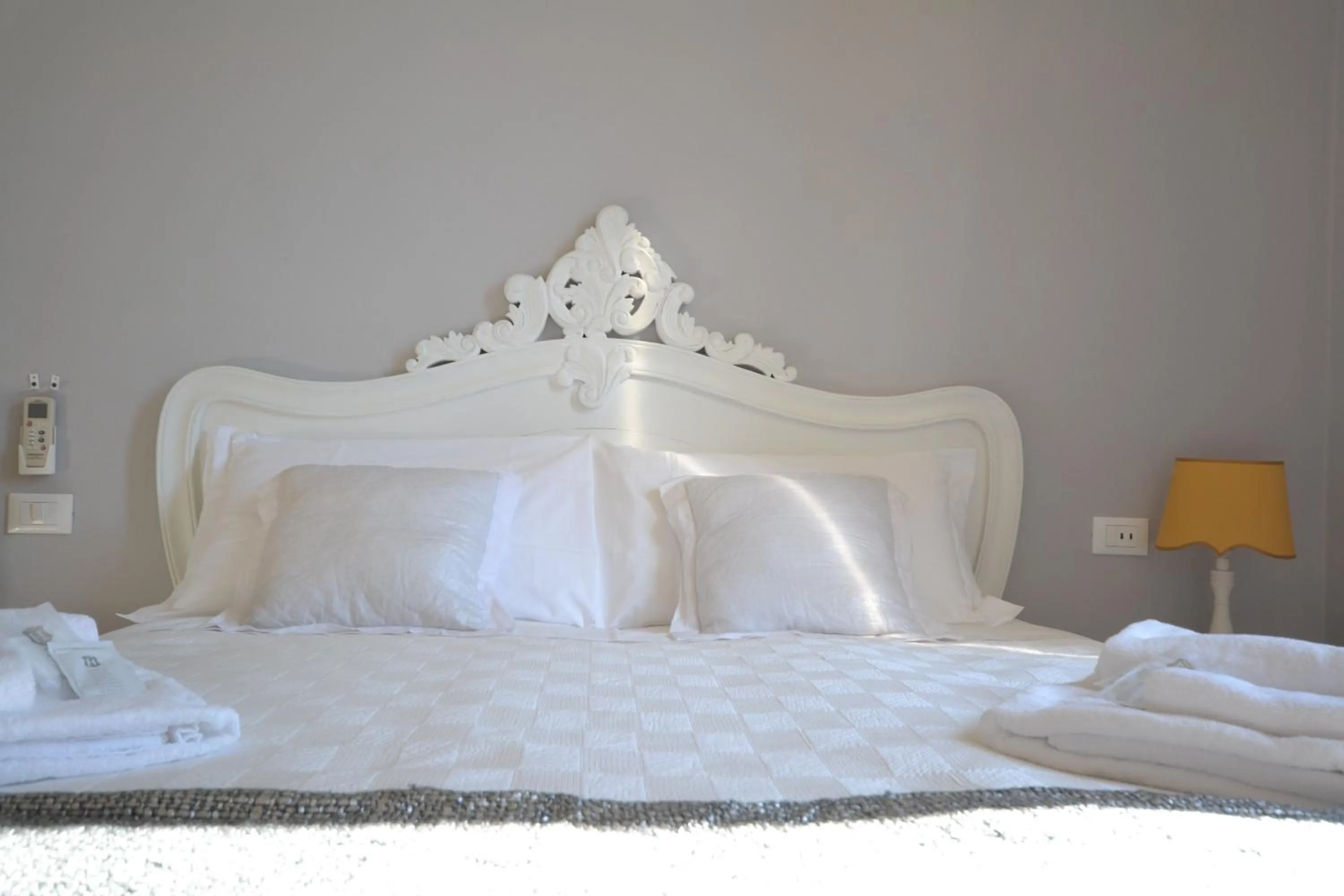 Decorative detail, Bed in Affittacamere Casa Dane'