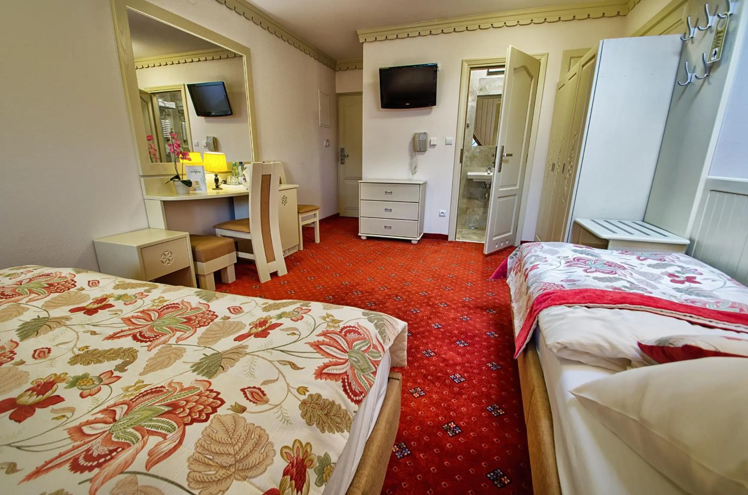 Photo of the whole room, Bed in Hotel Toporów