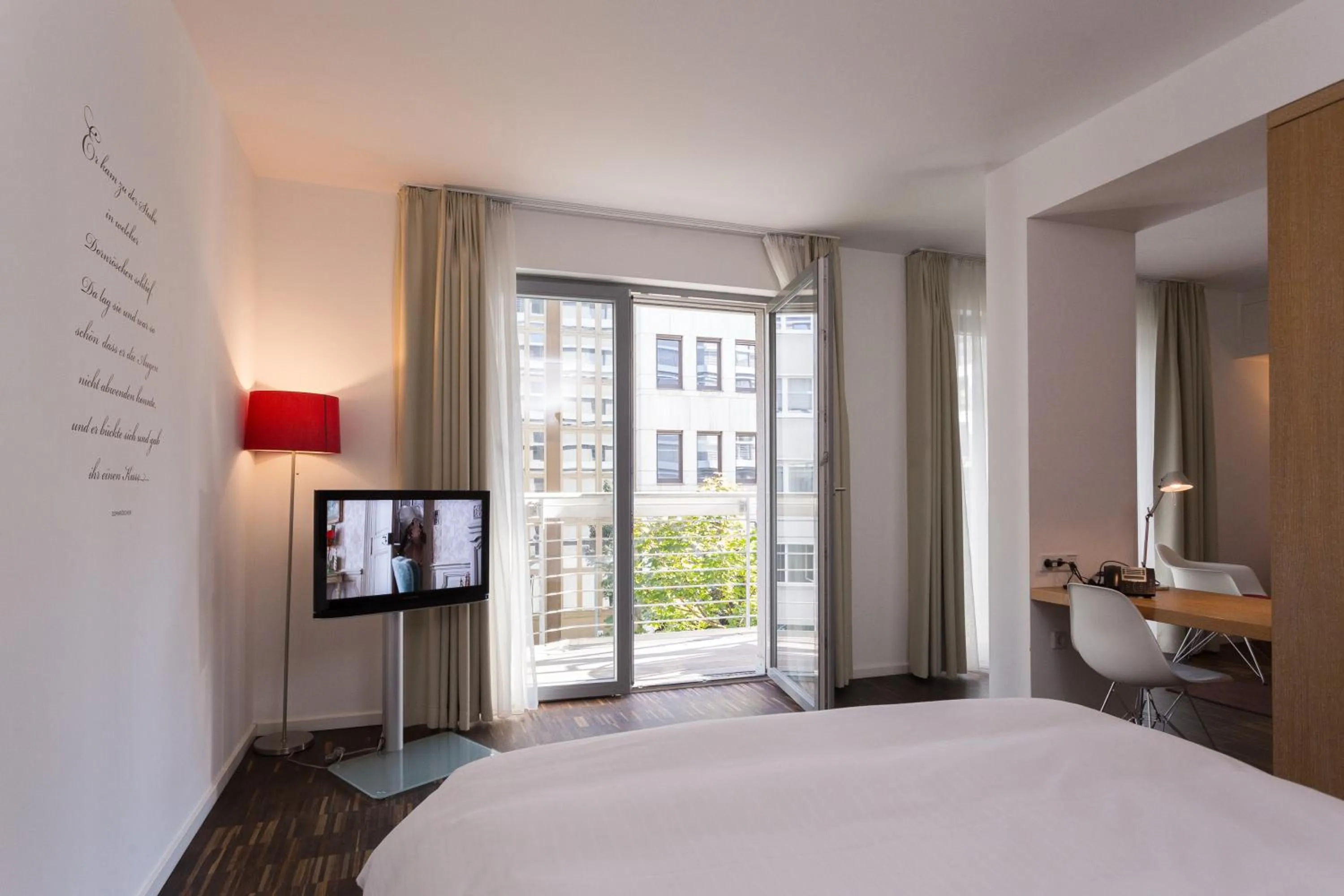 Bed in Grimm's Berlin Mitte