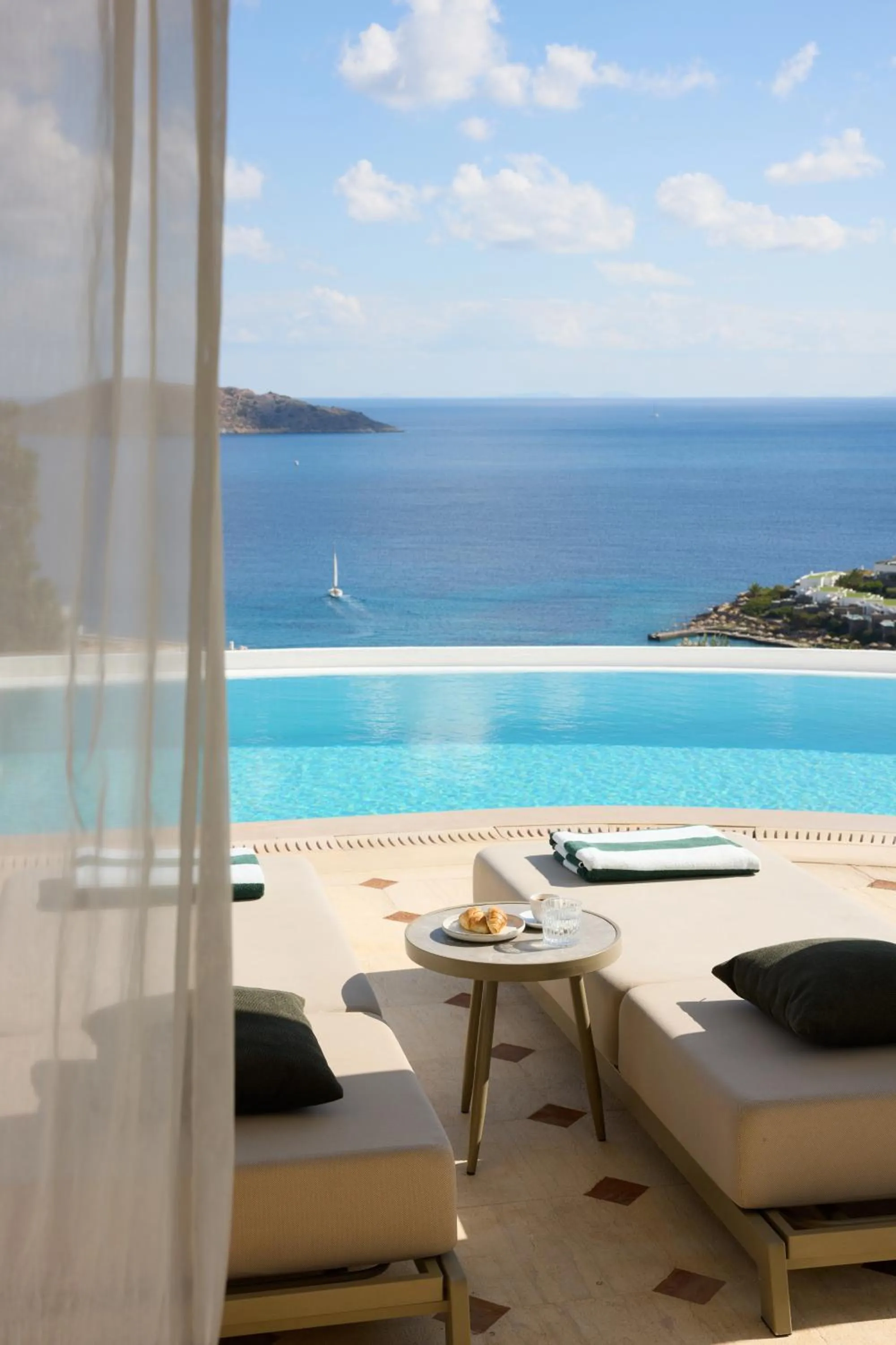 Swimming pool in Elounda Gulf Villas by Sandglass