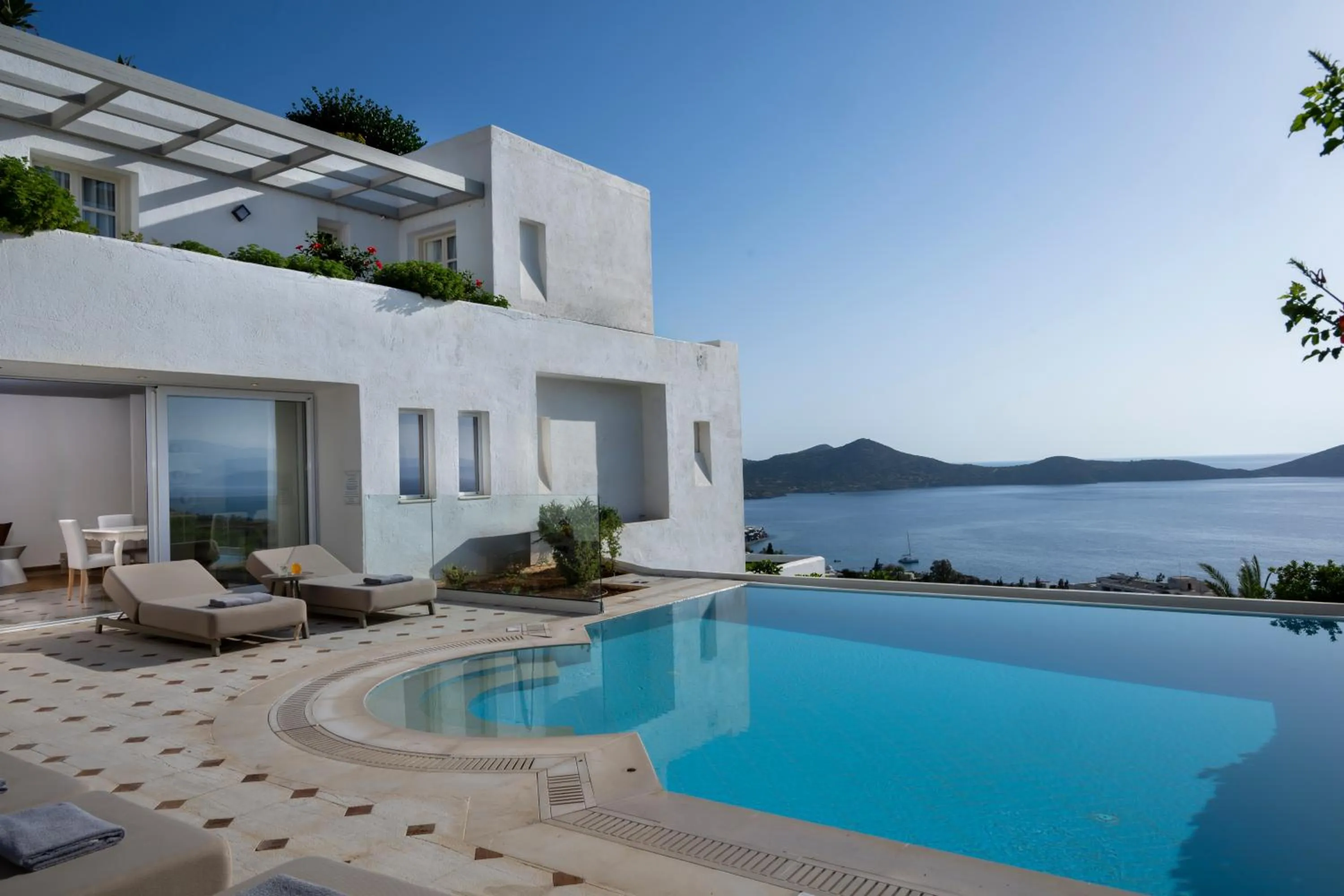 Swimming pool in Elounda Gulf Villas by Sandglass