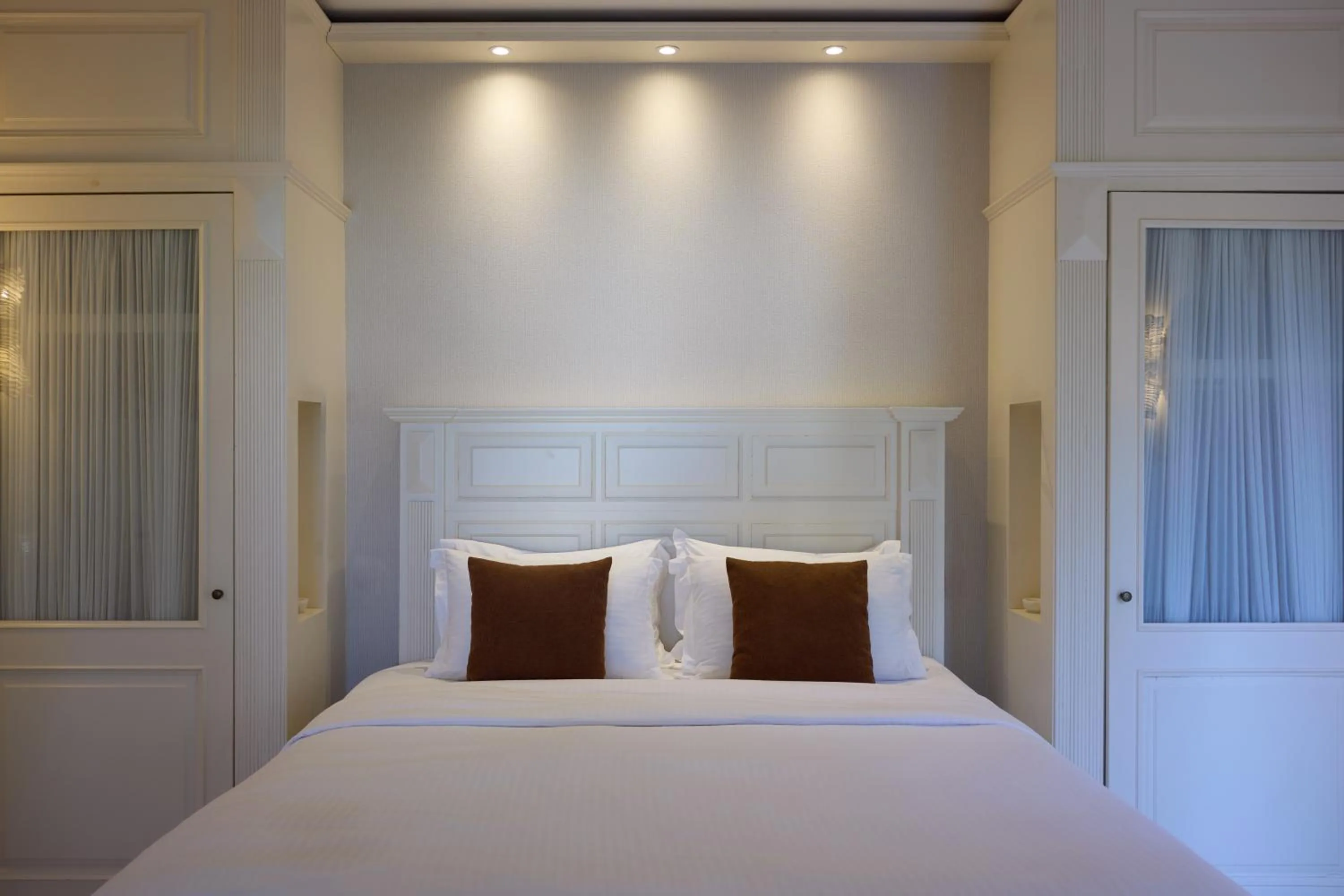 Bedroom, Bed in Elounda Gulf Villas by Sandglass