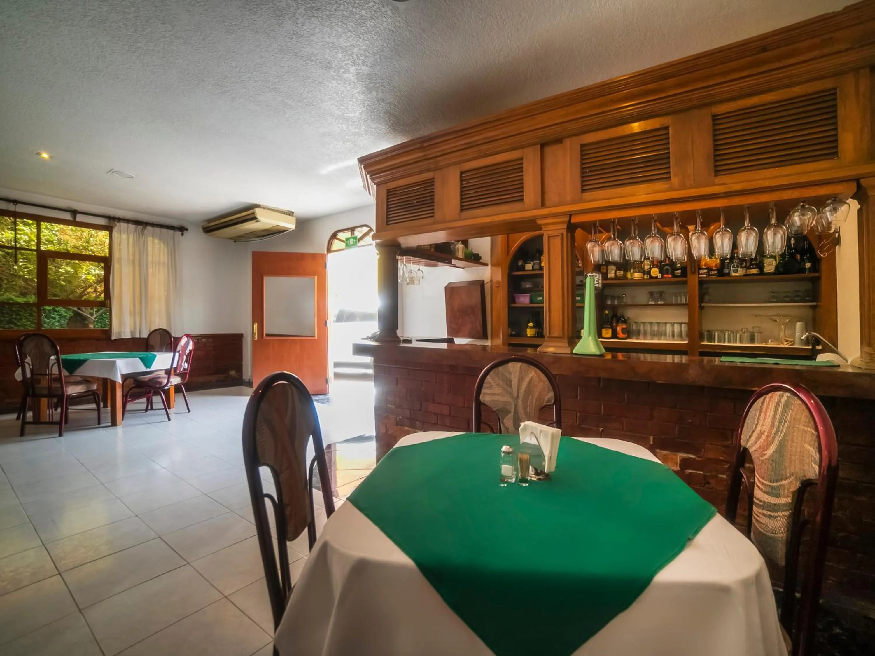 Restaurant/places to eat in Autoparador Del Valle