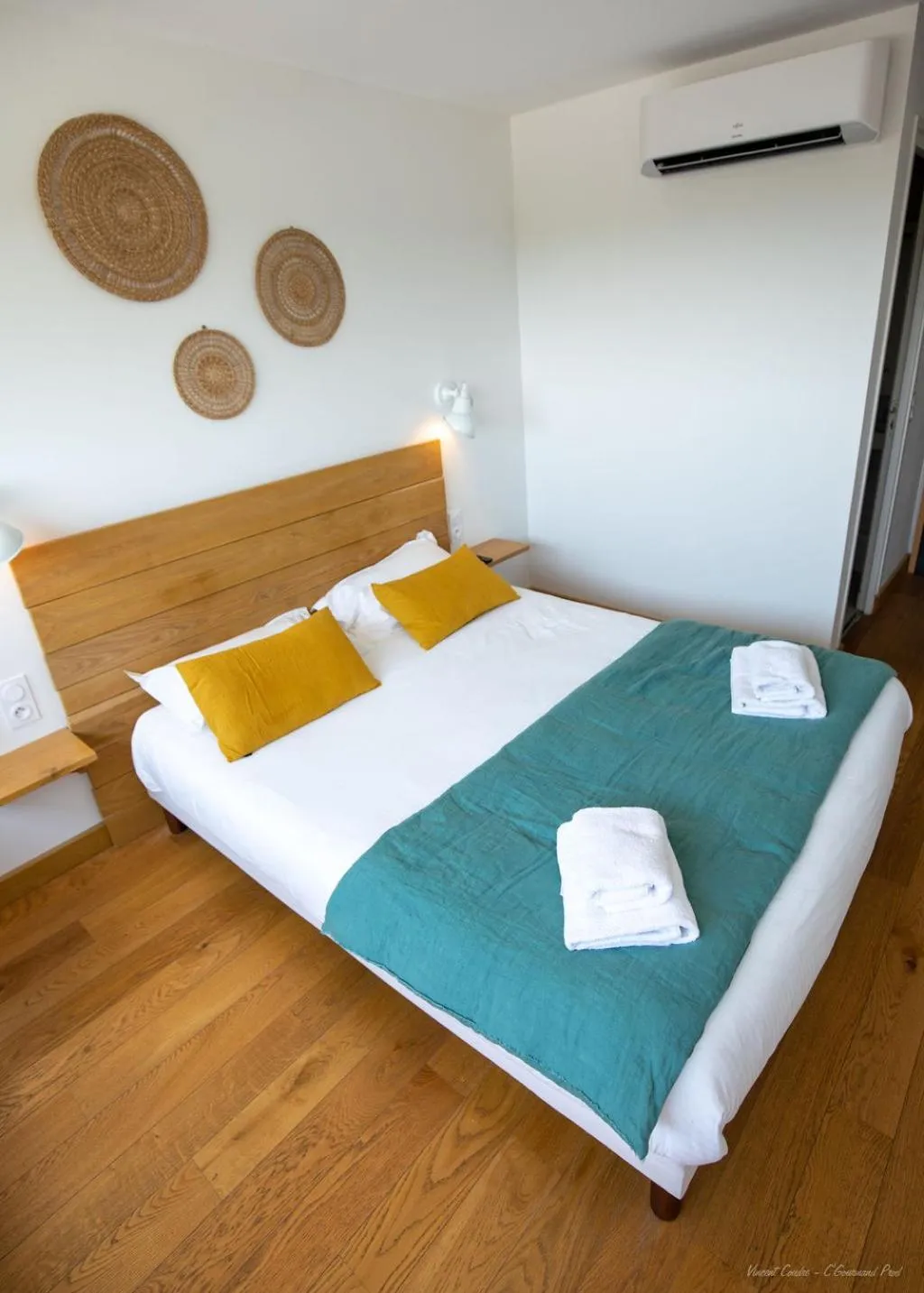 Bedroom, Bed in Logis Hôtels - Le Bellaroc - Hôtel 2 étoiles et Restaurant