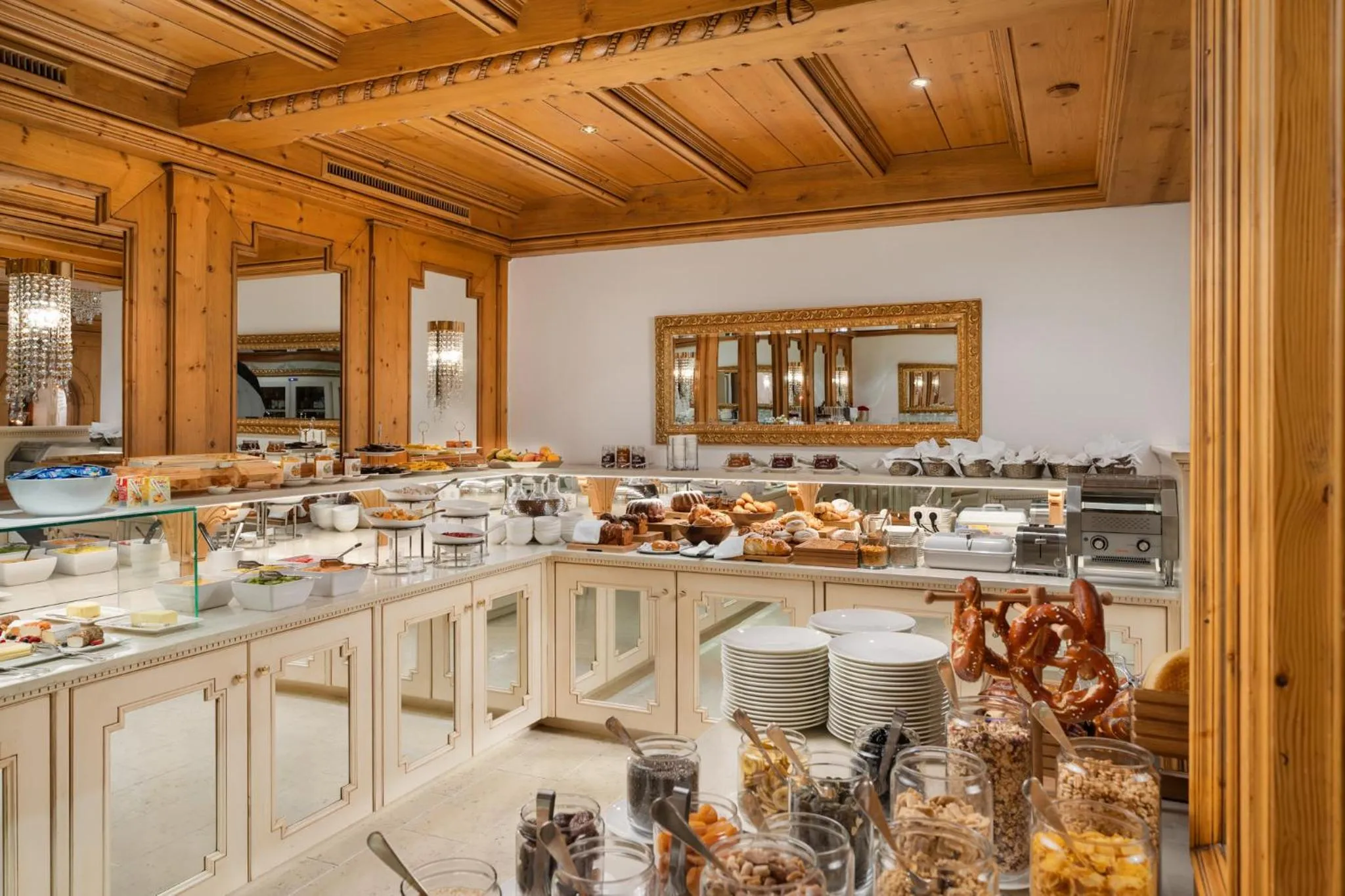 Buffet breakfast in Schlosshotel Ischgl 5-Sterne Superior