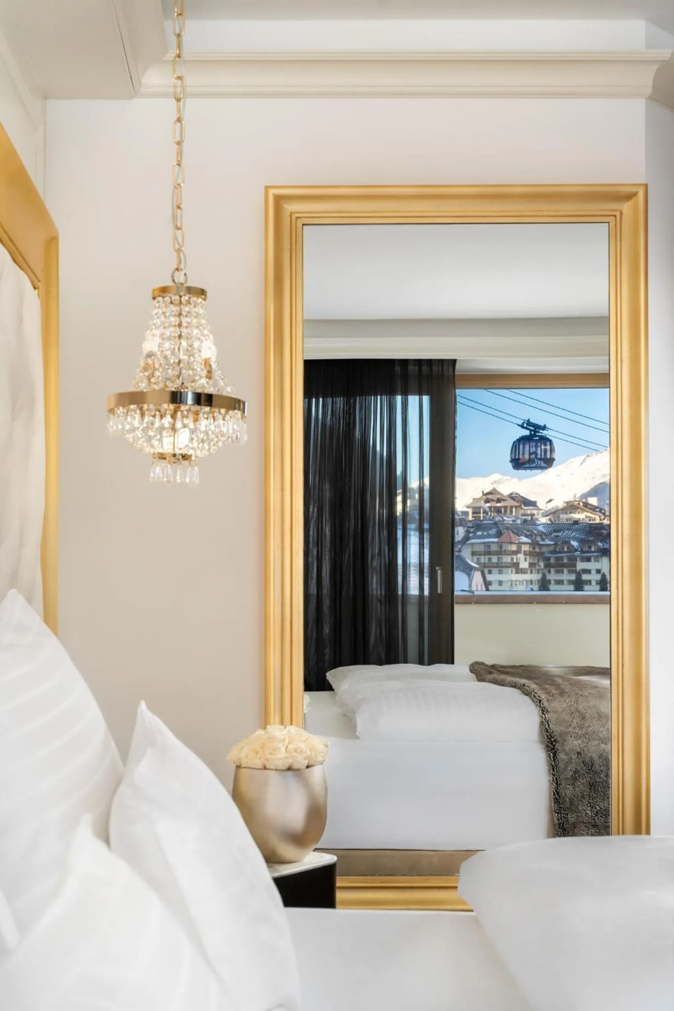 View (from property/room), Bed in Schlosshotel Ischgl 5-Sterne Superior